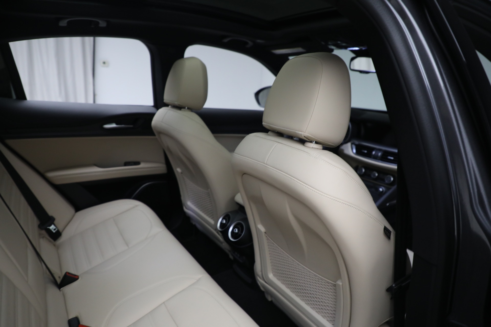 New-2023-Alfa-Romeo-Stelvio-Ti-Lusso-AWD