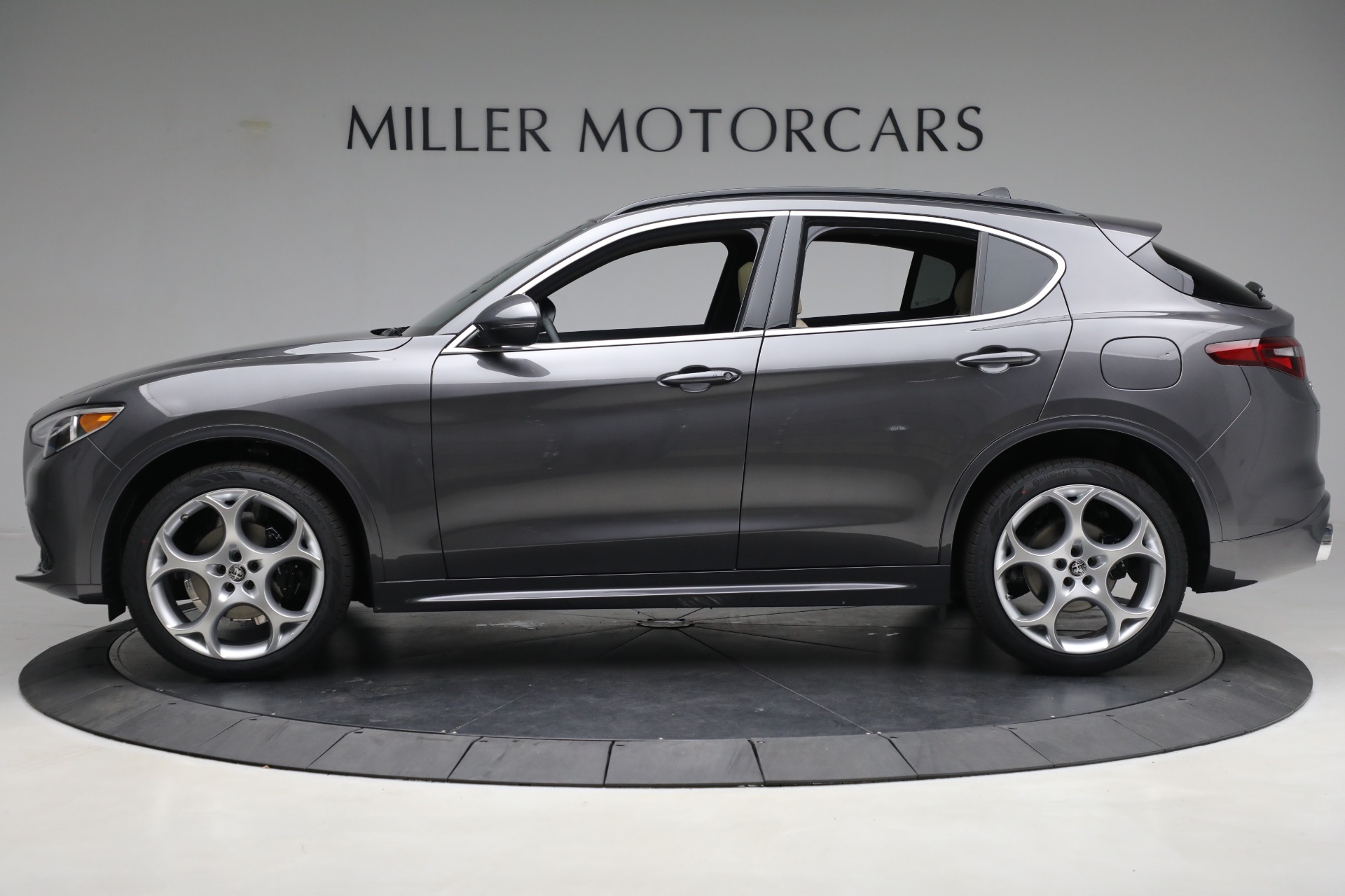 New-2023-Alfa-Romeo-Stelvio-Ti-Lusso-AWD
