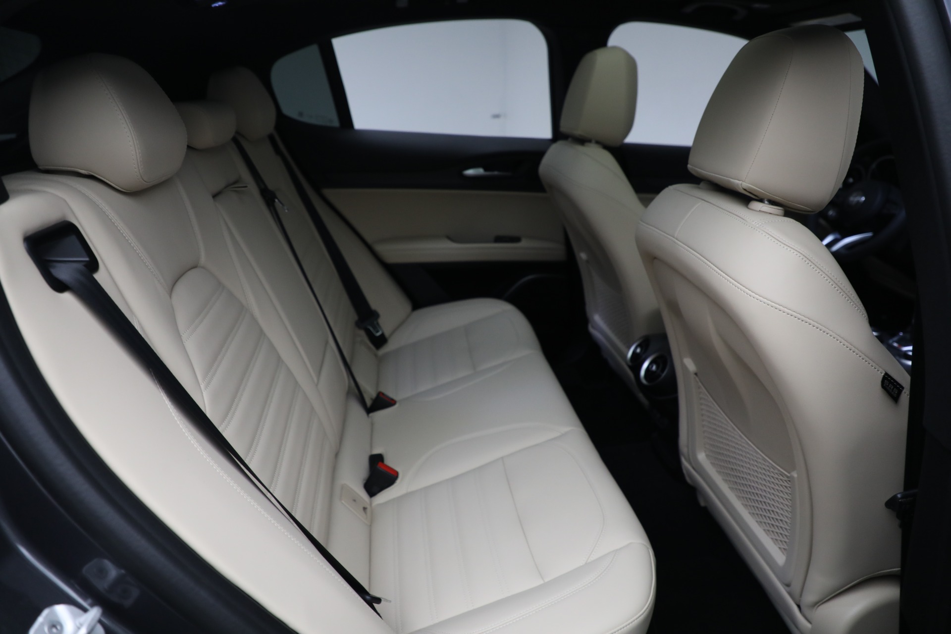 New-2023-Alfa-Romeo-Stelvio-Ti-Lusso-AWD