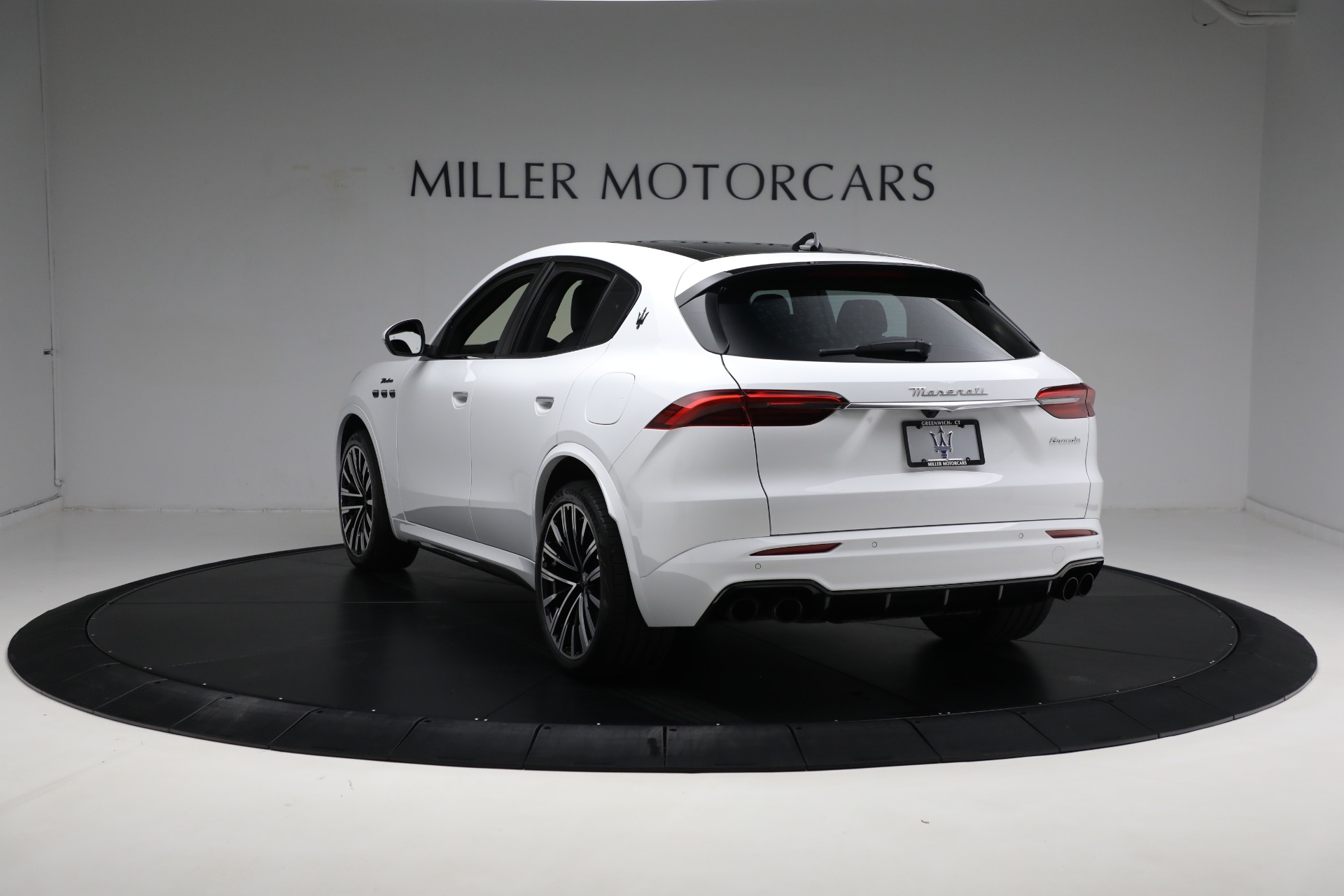 New-2023-Maserati-Grecale-Modena