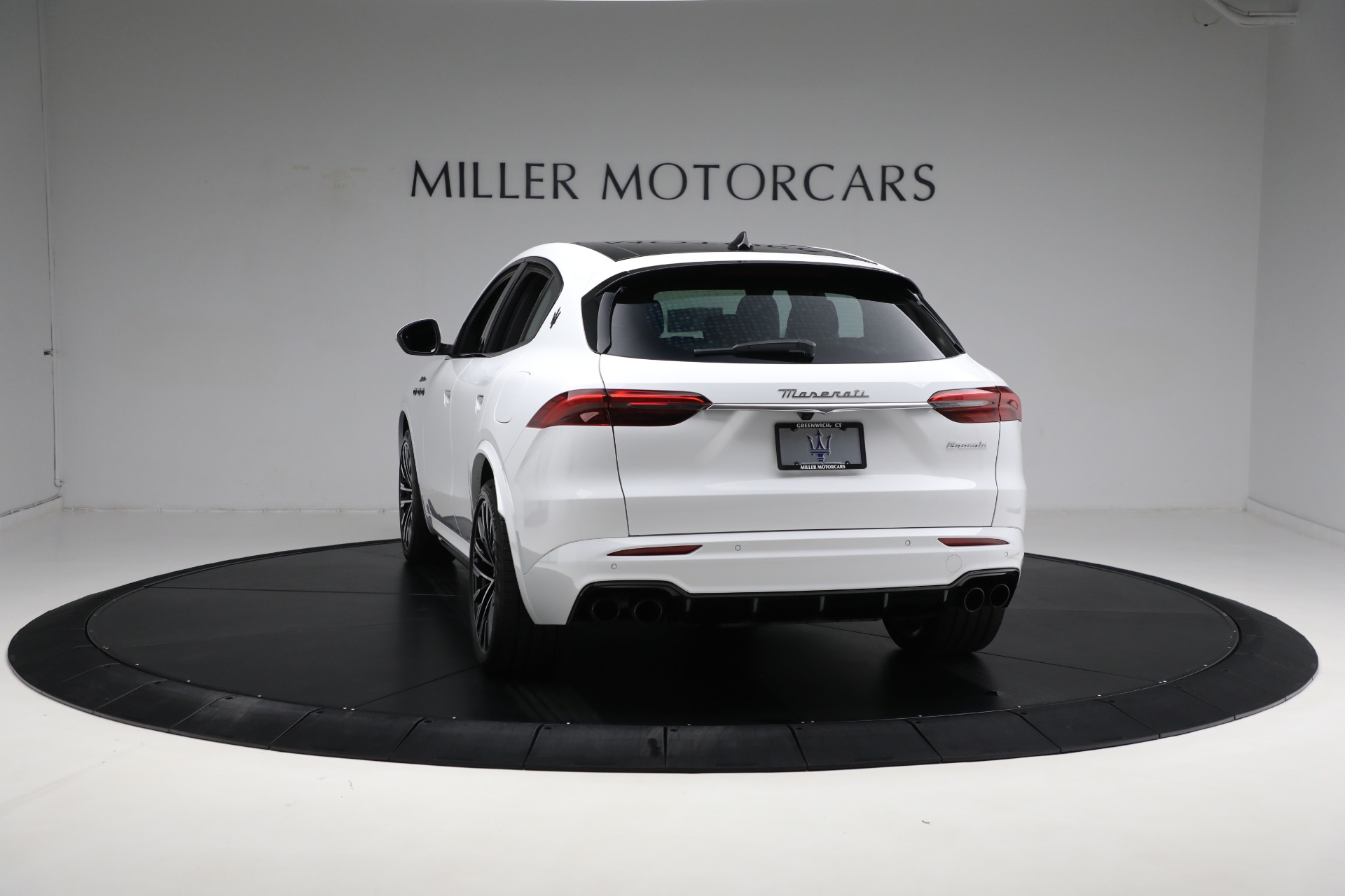 New-2023-Maserati-Grecale-Modena