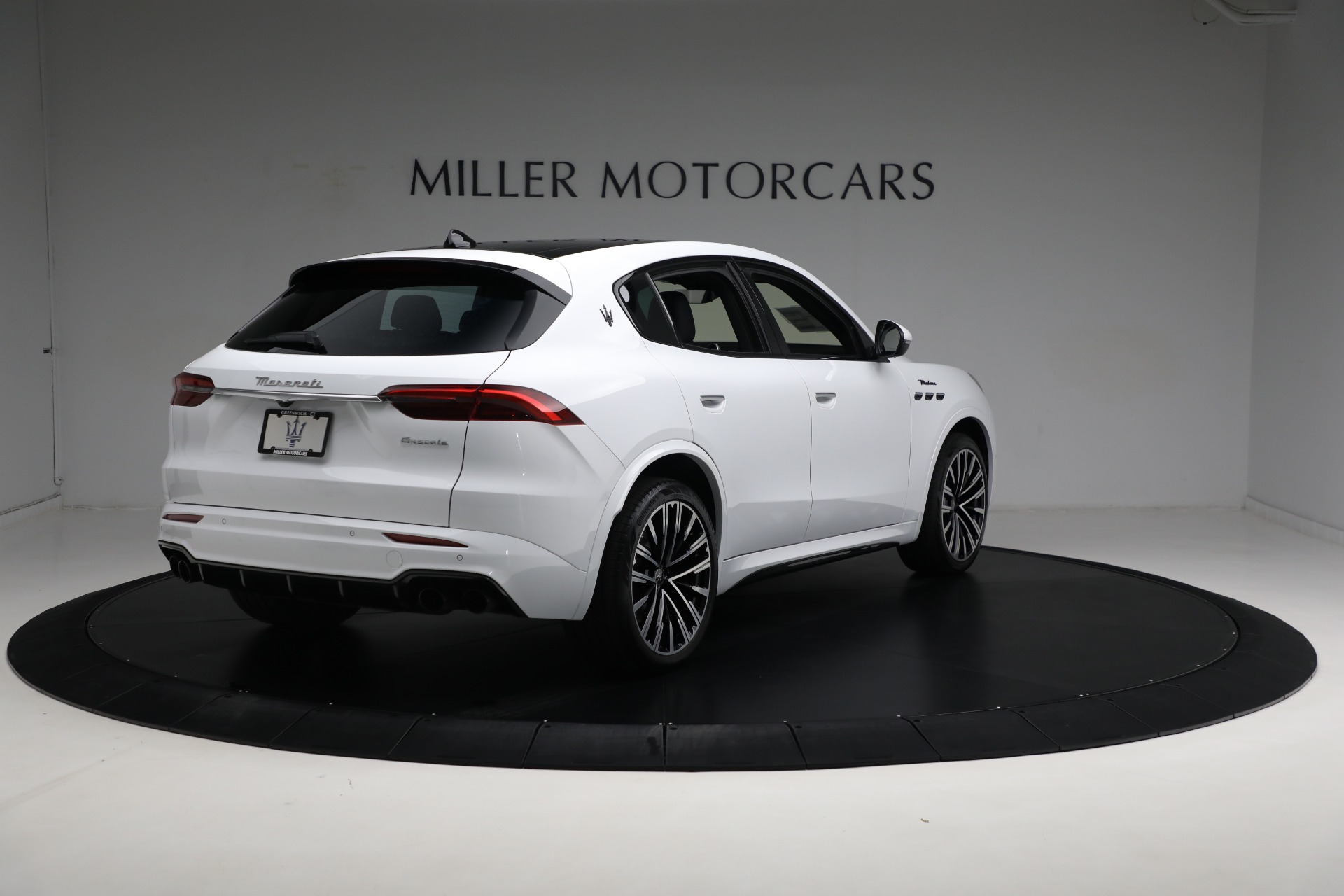 New-2023-Maserati-Grecale-Modena