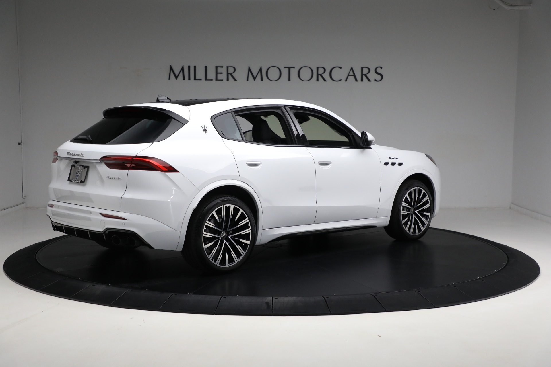 New-2023-Maserati-Grecale-Modena