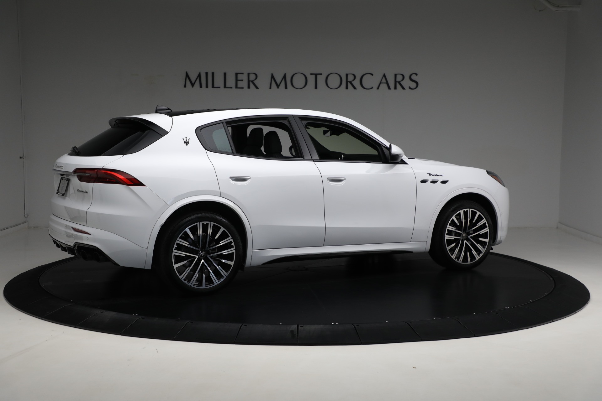 New-2023-Maserati-Grecale-Modena