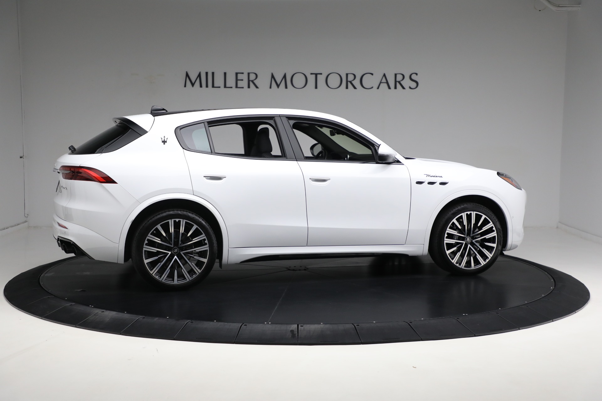 New-2023-Maserati-Grecale-Modena