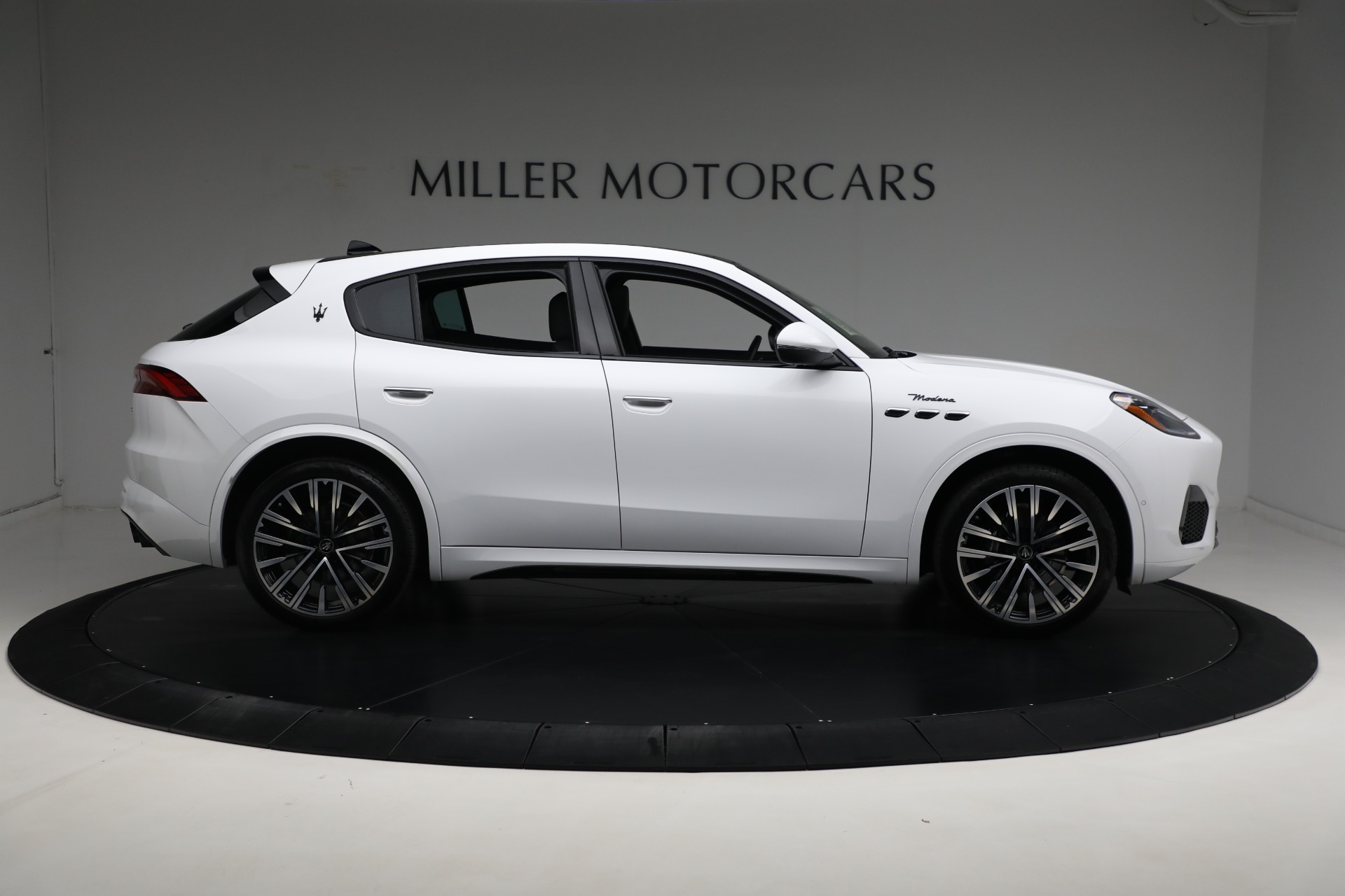 New-2023-Maserati-Grecale-Modena