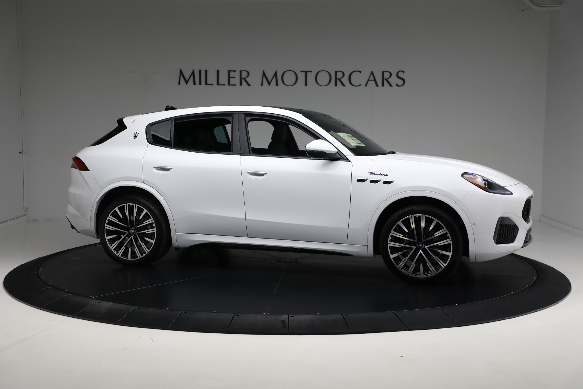 New-2023-Maserati-Grecale-Modena