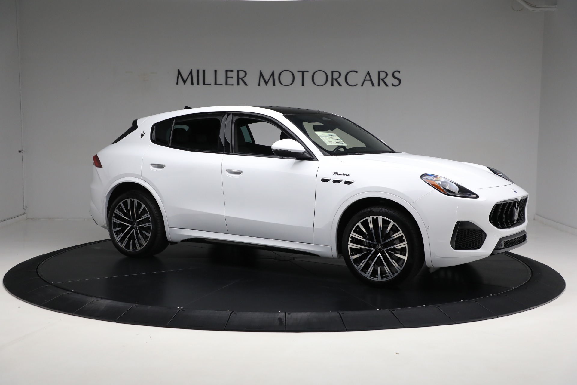 New-2023-Maserati-Grecale-Modena