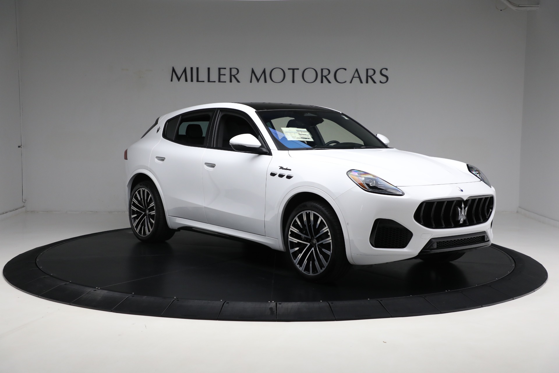 New-2023-Maserati-Grecale-Modena