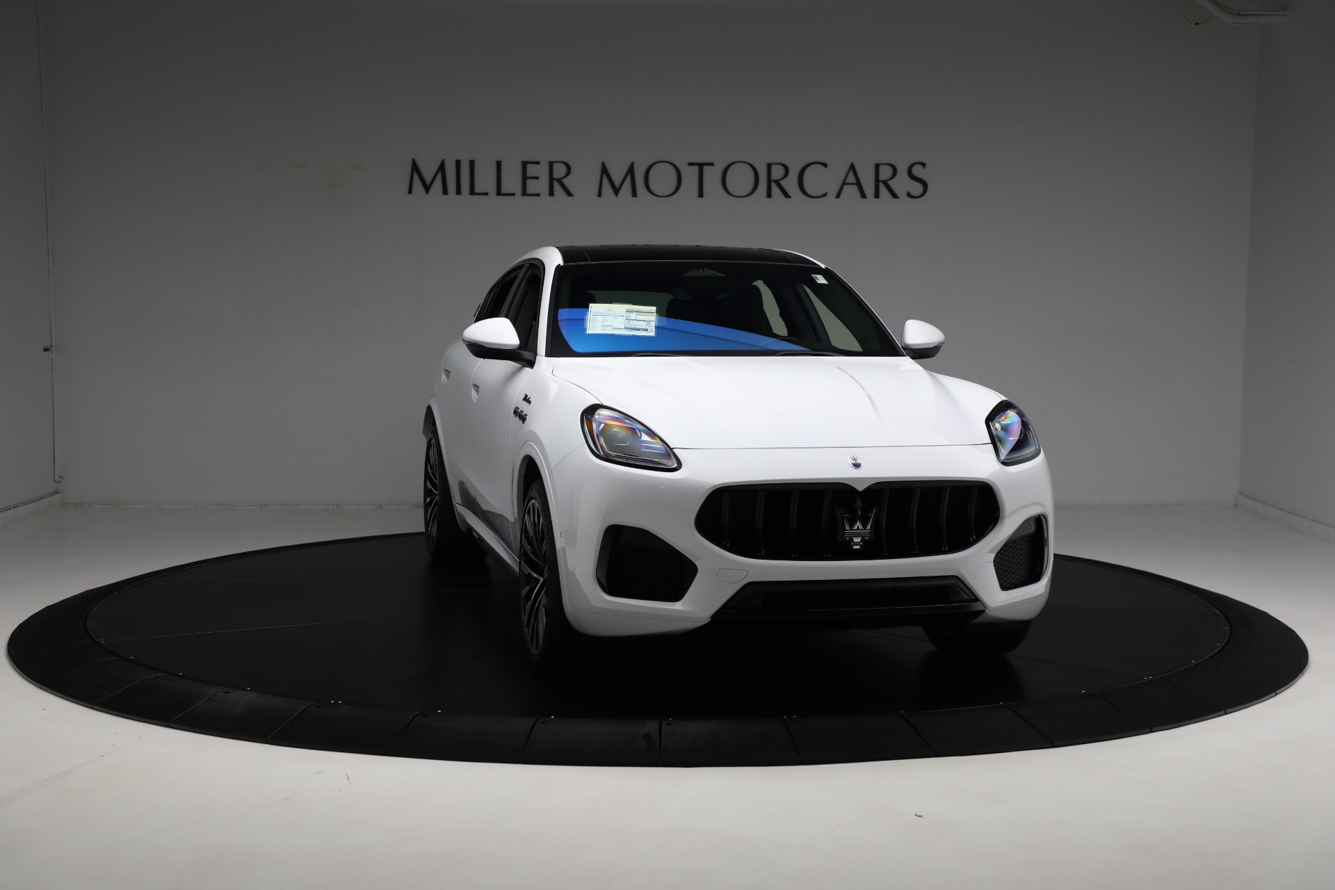 New-2023-Maserati-Grecale-Modena