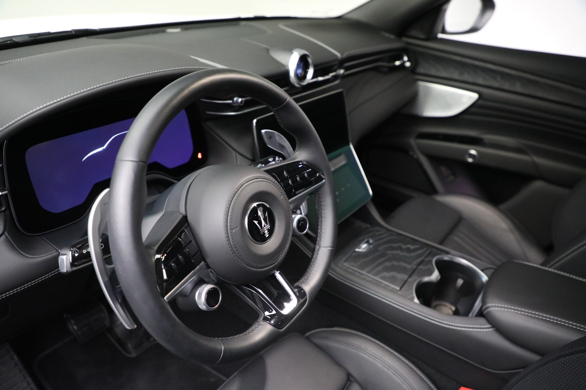 New-2023-Maserati-Grecale-Modena