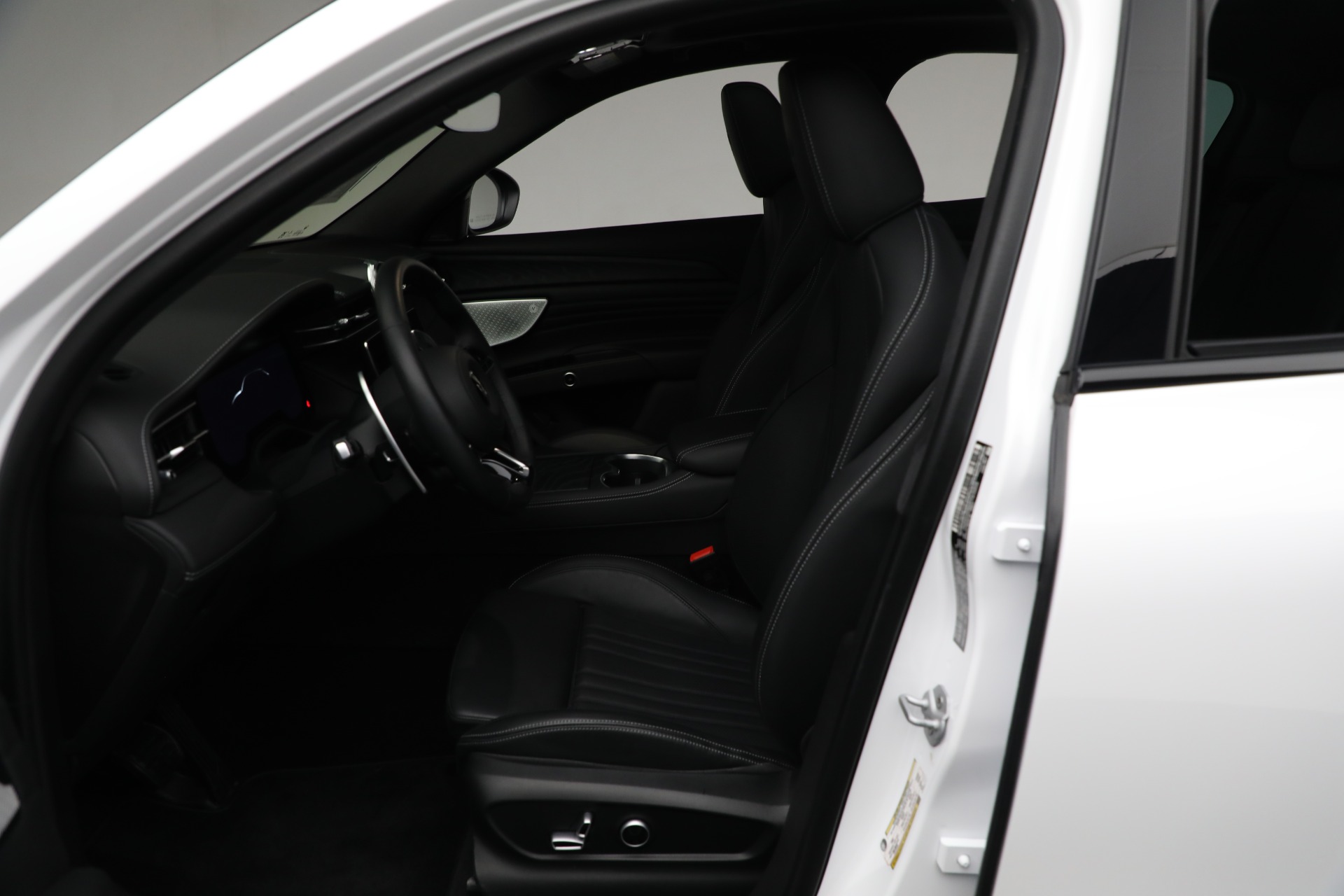 New-2023-Maserati-Grecale-Modena