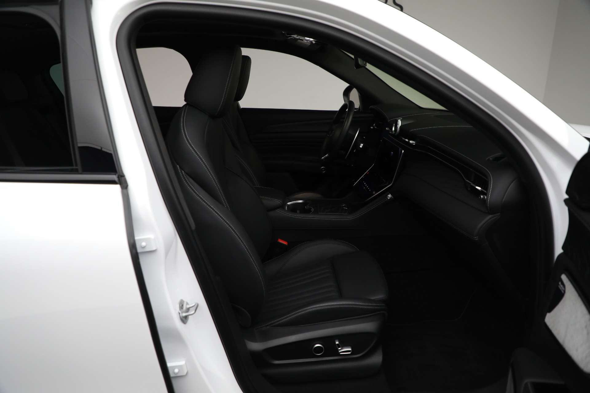 New-2023-Maserati-Grecale-Modena