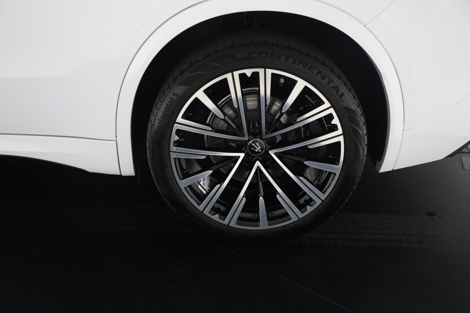 New-2023-Maserati-Grecale-Modena