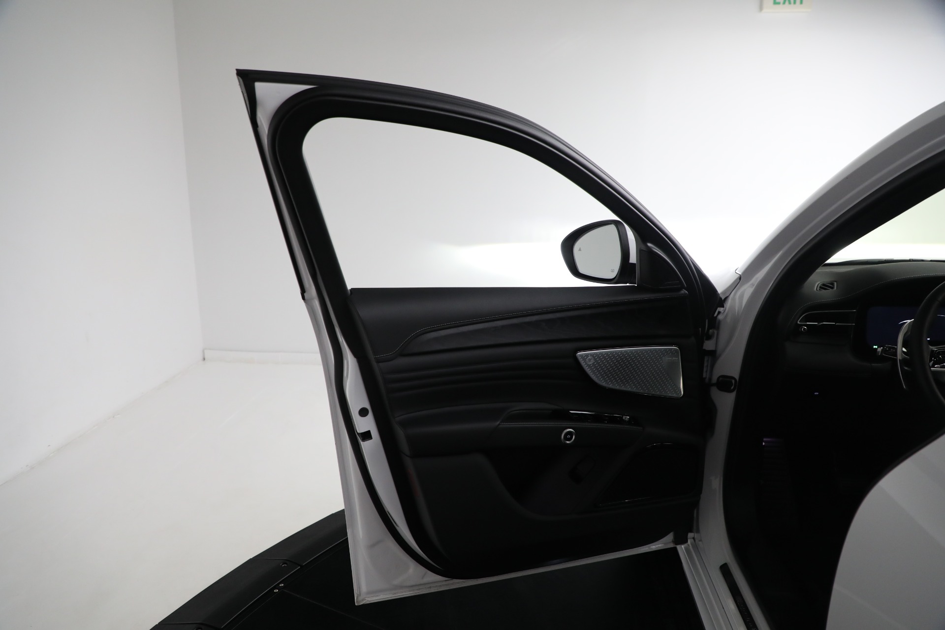 New-2023-Maserati-Grecale-Modena