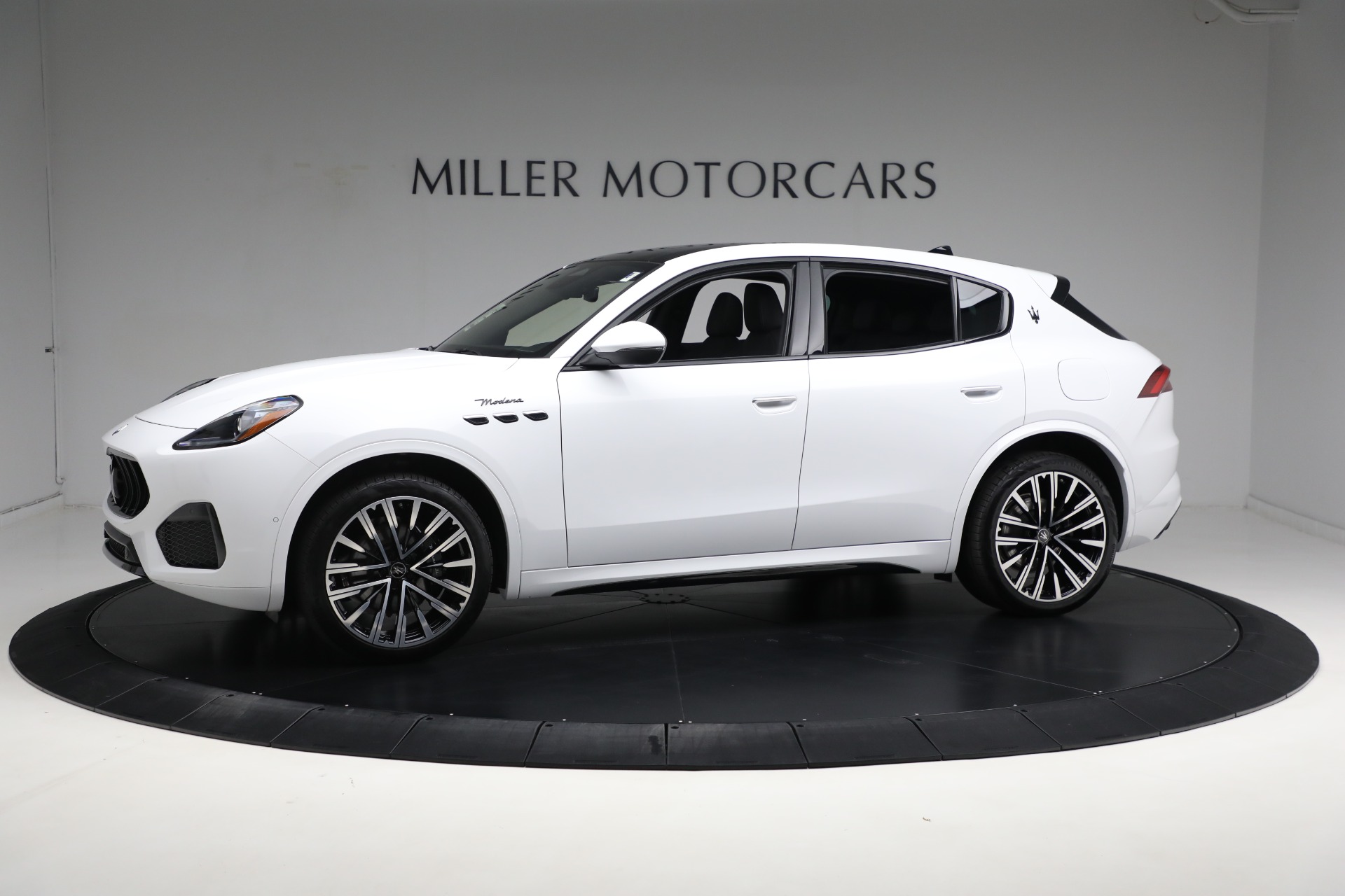 New-2023-Maserati-Grecale-Modena