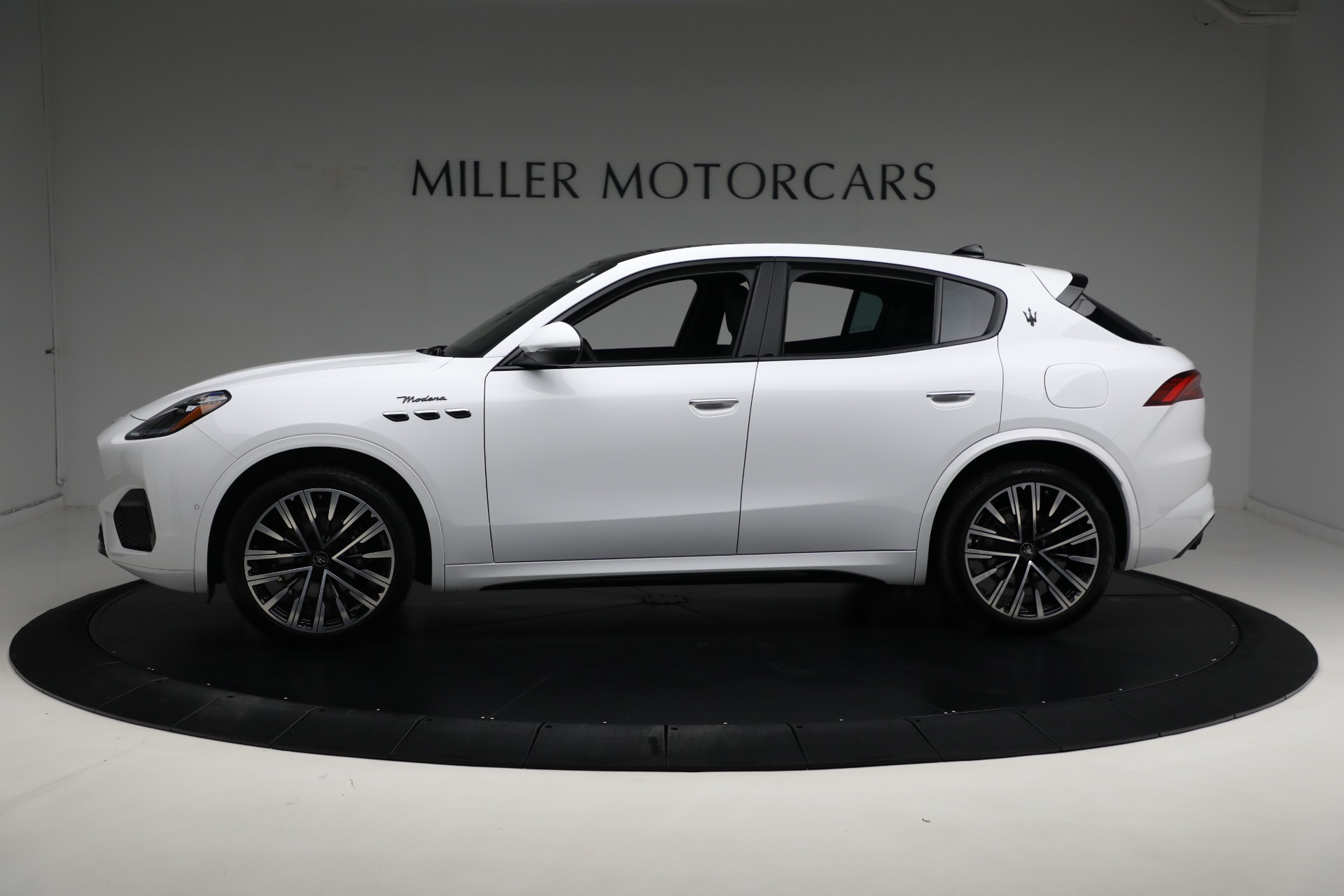 New-2023-Maserati-Grecale-Modena