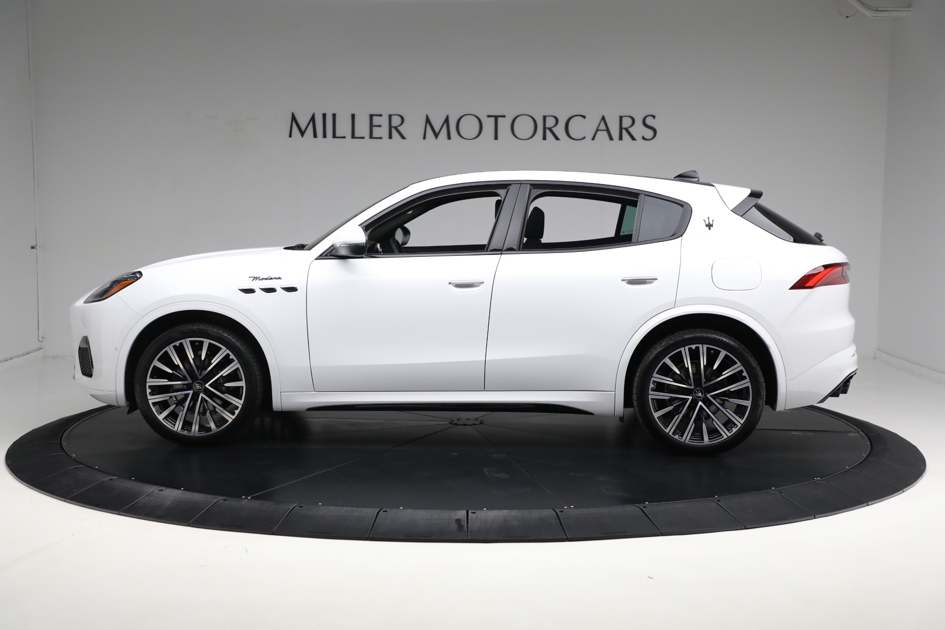 New-2023-Maserati-Grecale-Modena