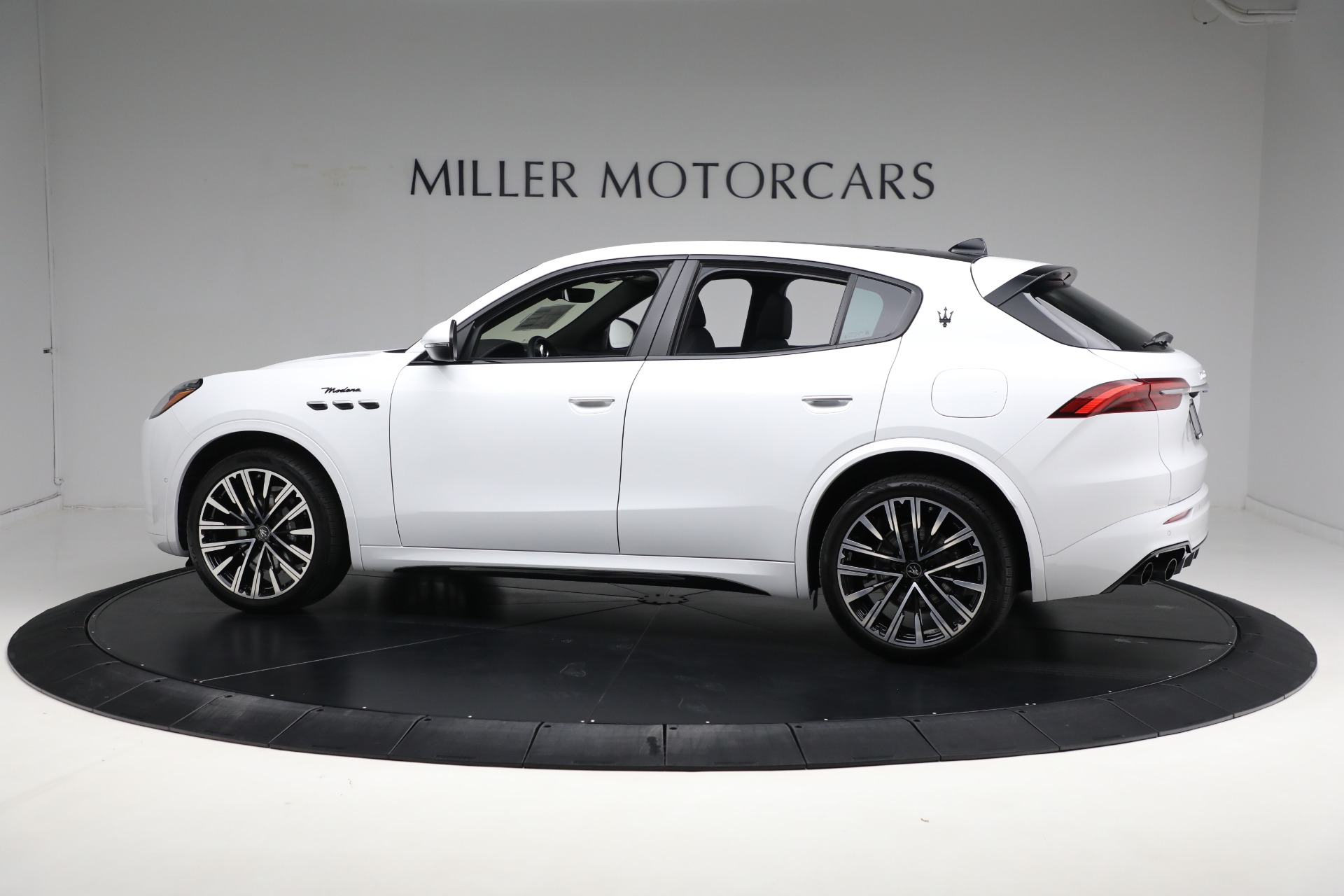 New-2023-Maserati-Grecale-Modena