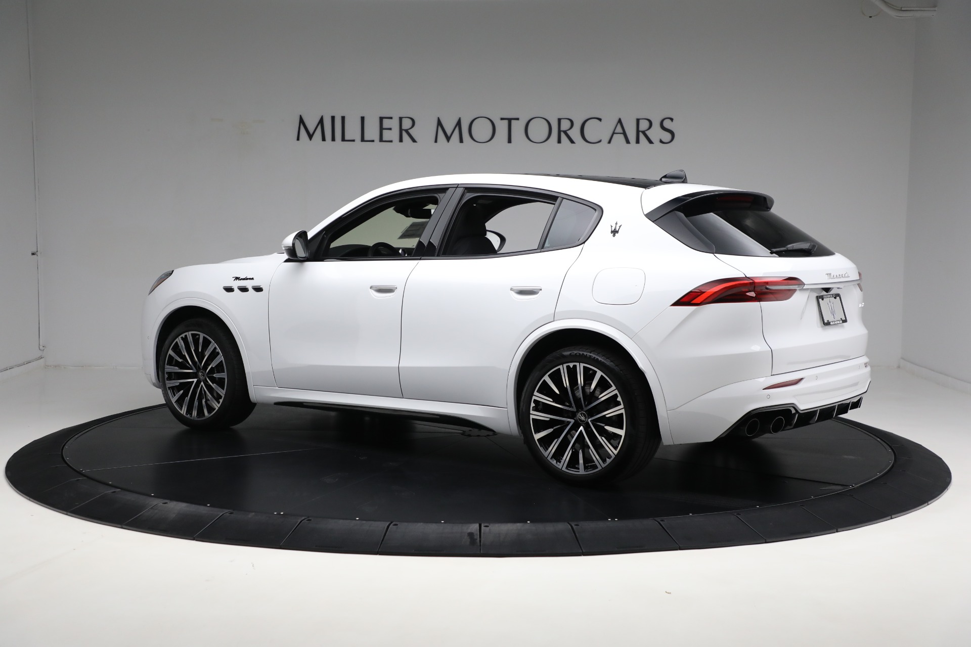 New-2023-Maserati-Grecale-Modena