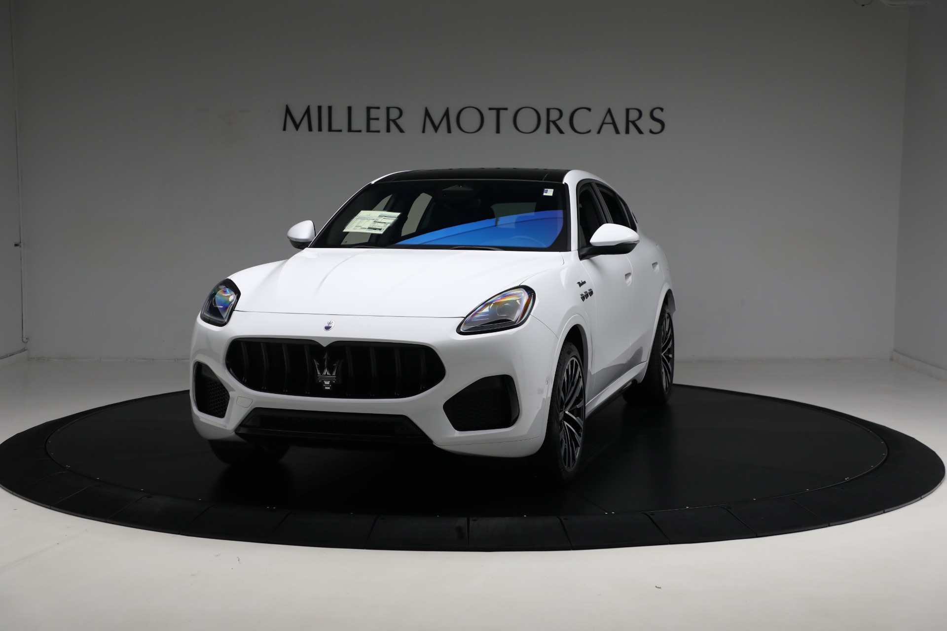 New-2023-Maserati-Grecale-Modena