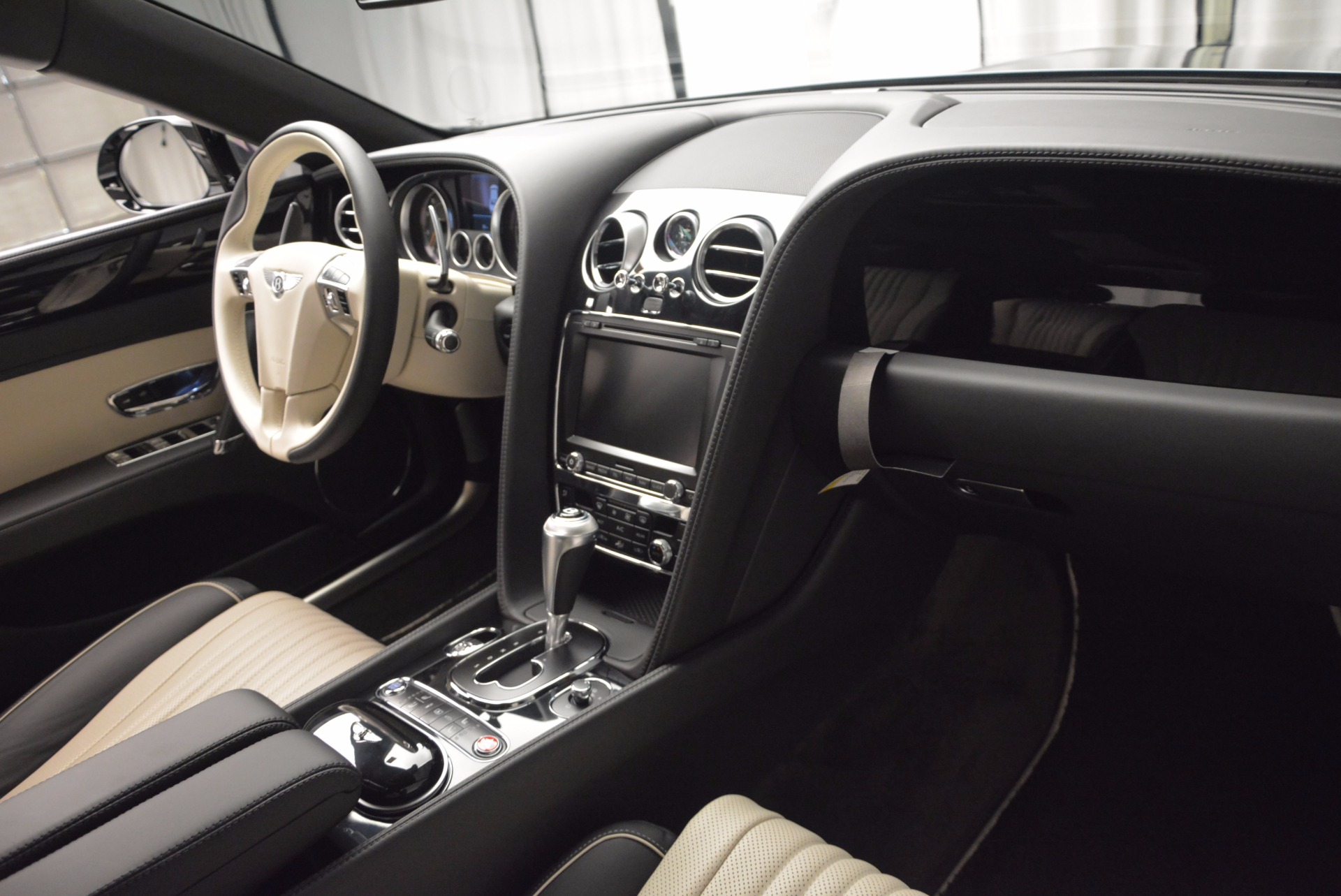 New-2017-Bentley-Flying-Spur-V8-S