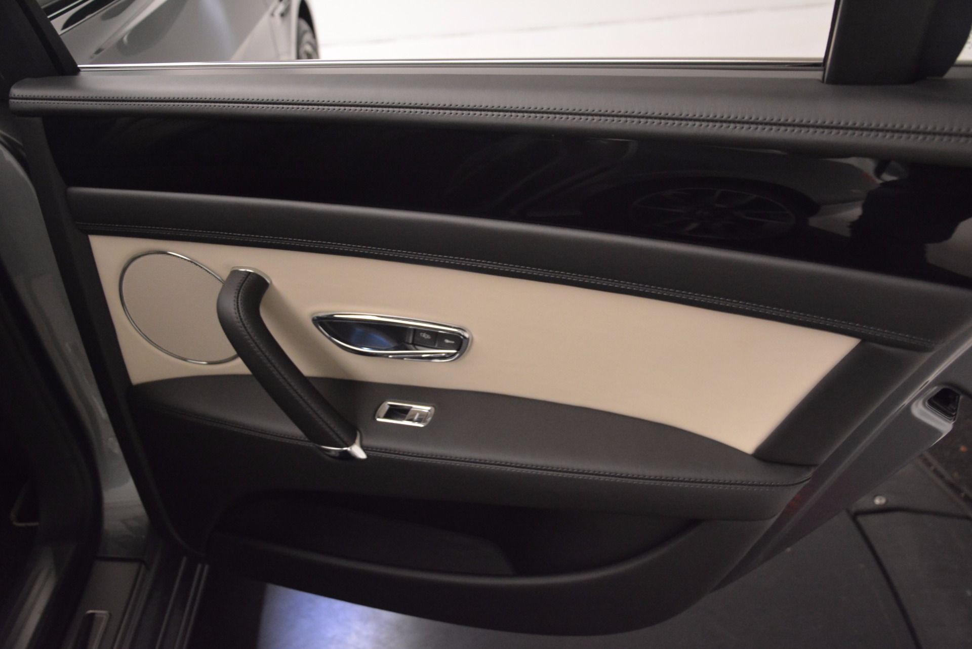 New-2017-Bentley-Flying-Spur-V8-S