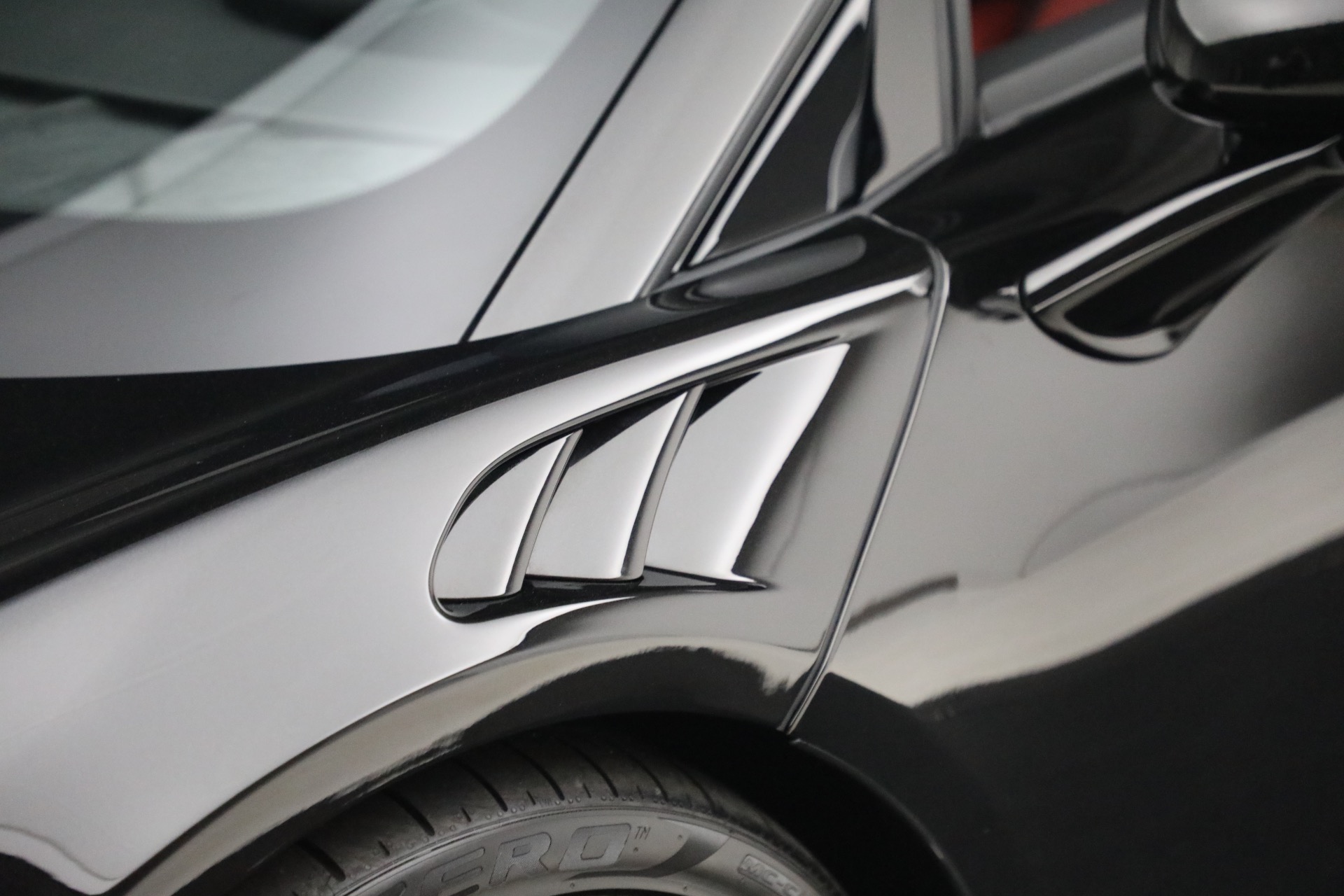 New-2023-McLaren-Artura-TechLux