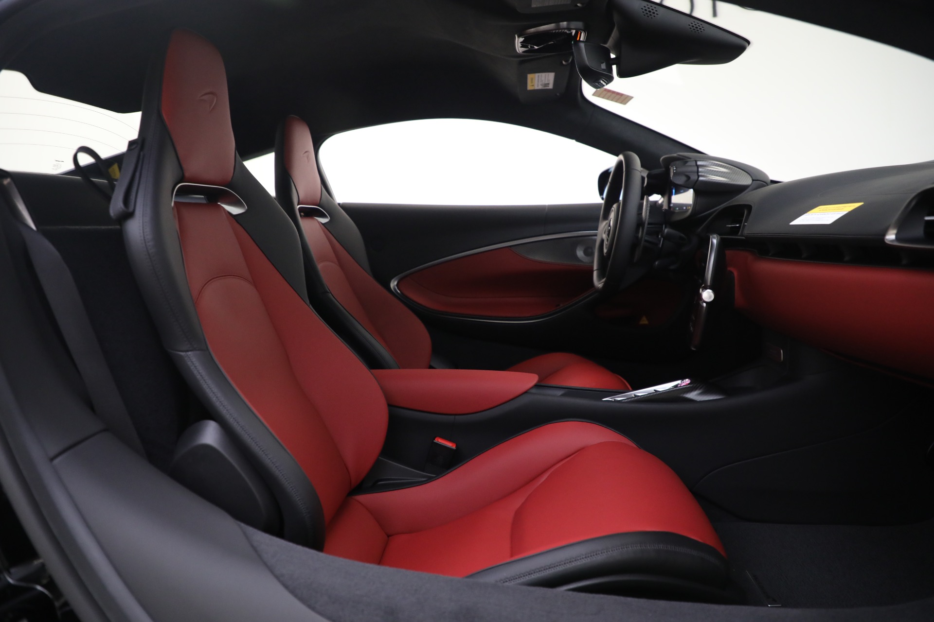 New-2023-McLaren-Artura-TechLux