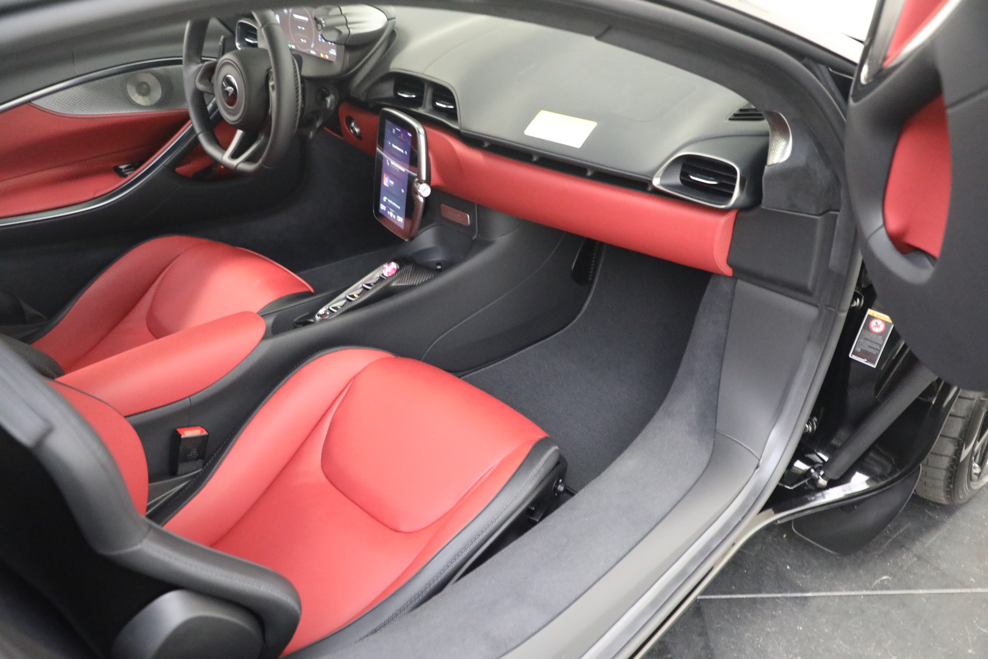 New-2023-McLaren-Artura-TechLux