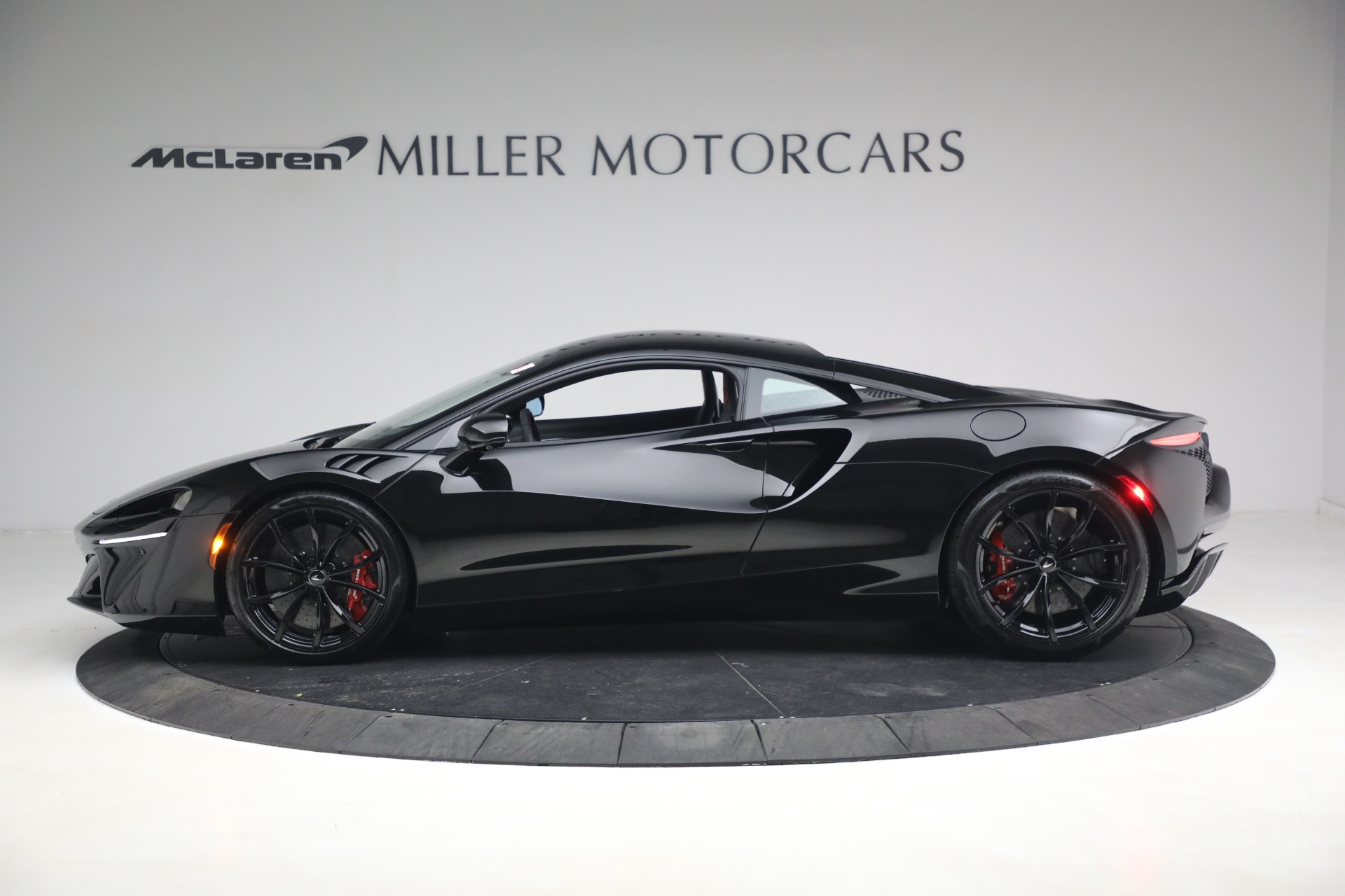 New-2023-McLaren-Artura-TechLux