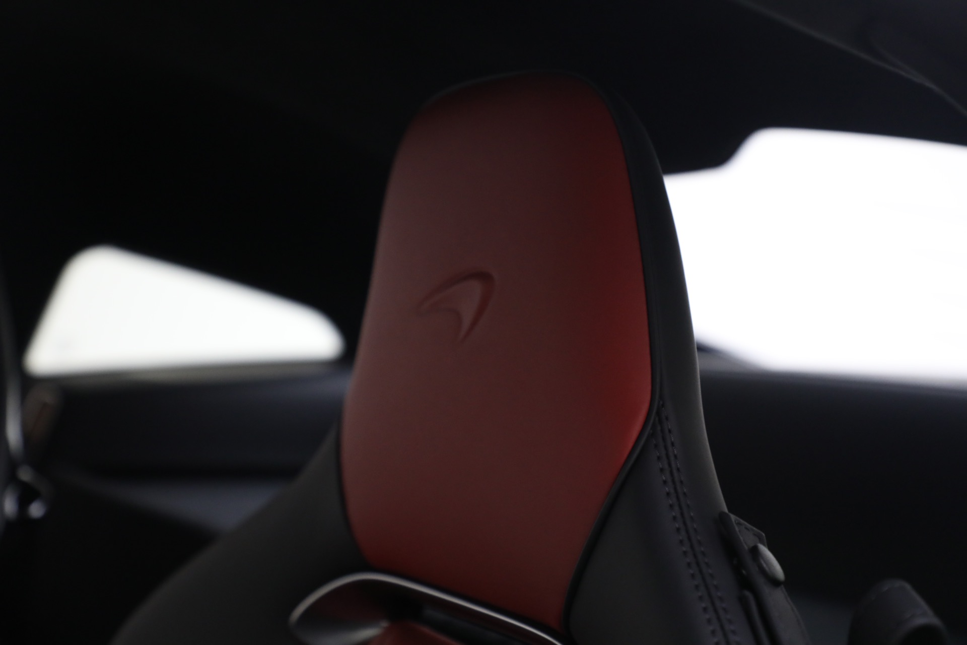 New-2023-McLaren-Artura-TechLux