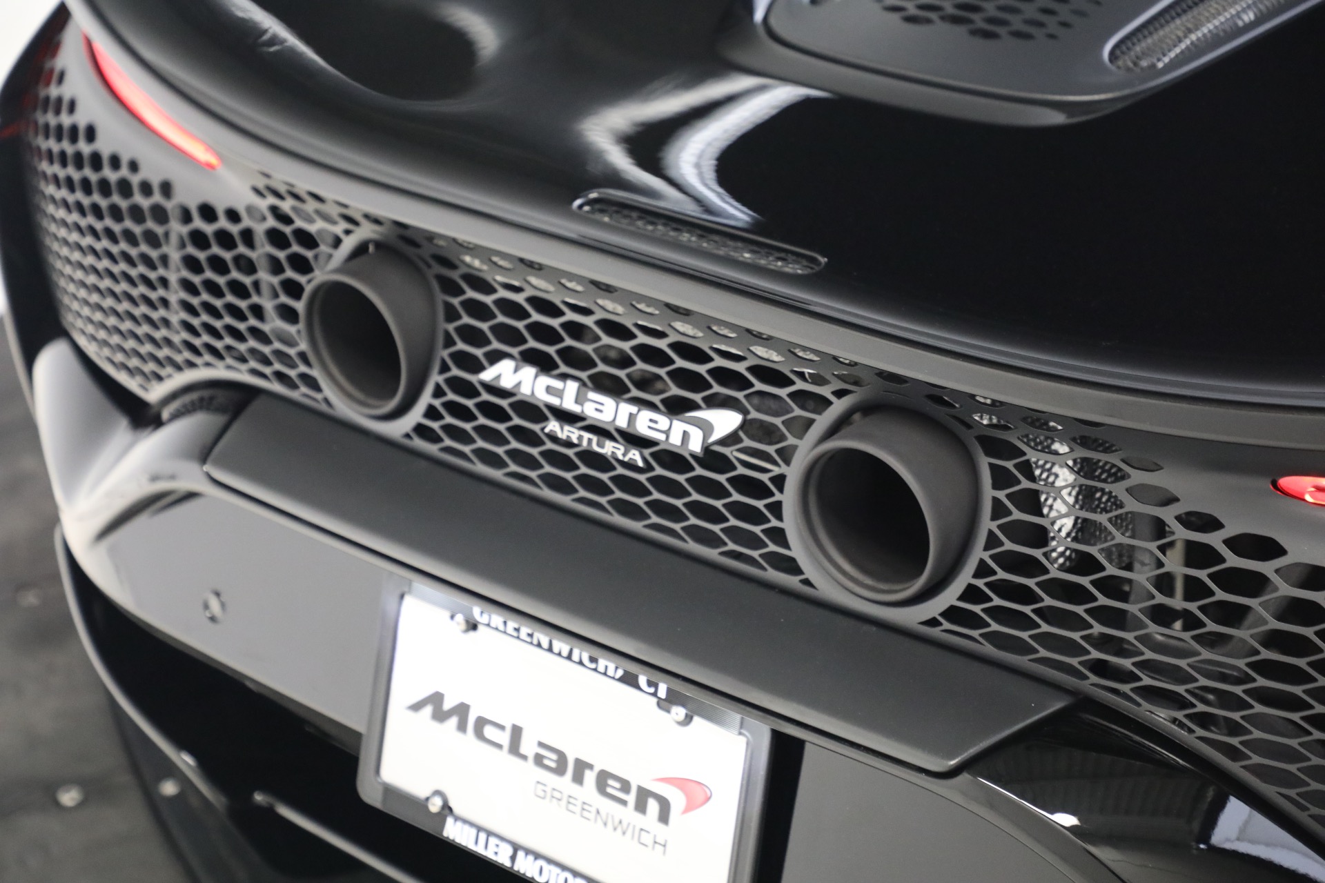 New-2023-McLaren-Artura-TechLux