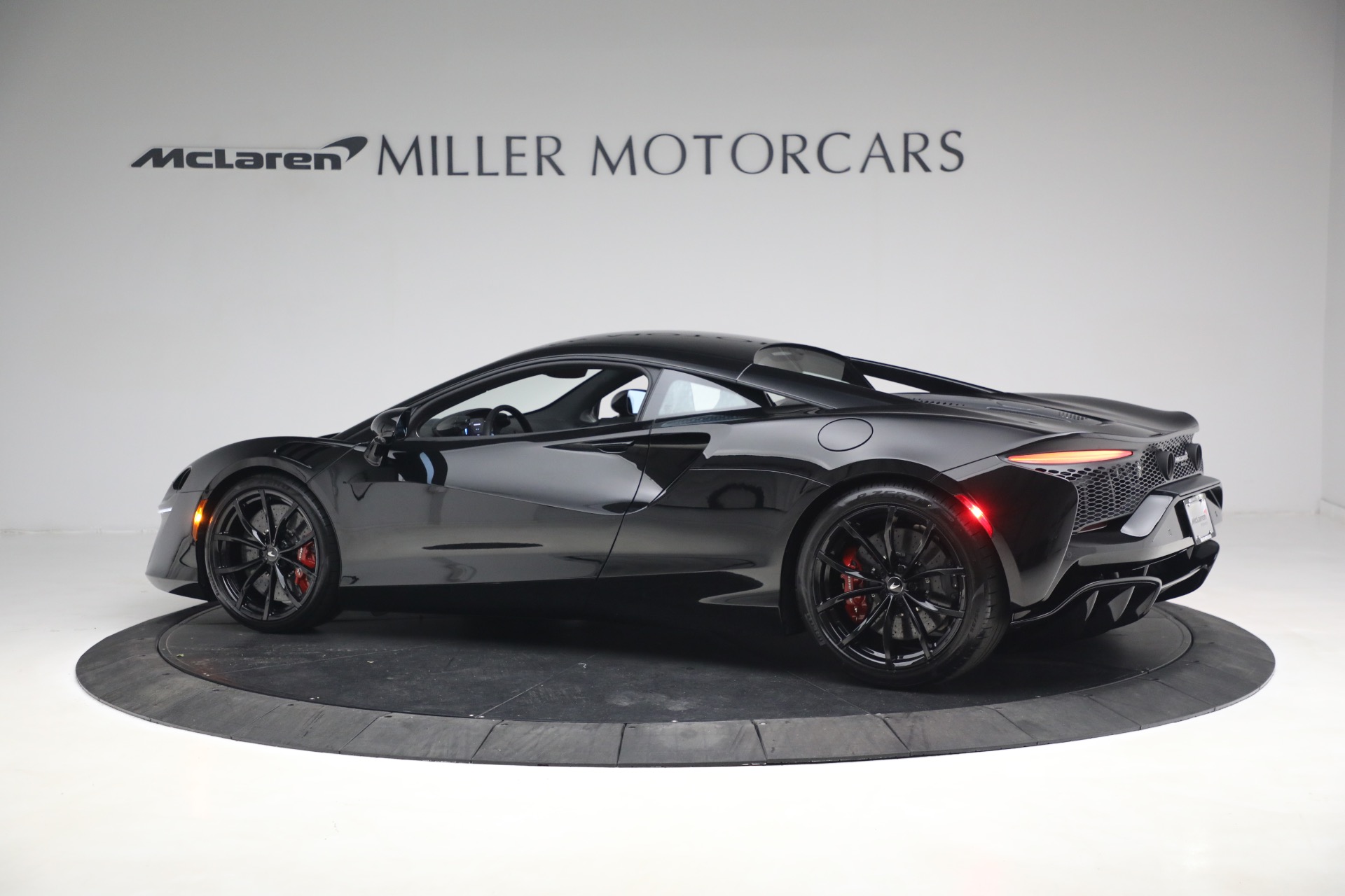 New-2023-McLaren-Artura-TechLux