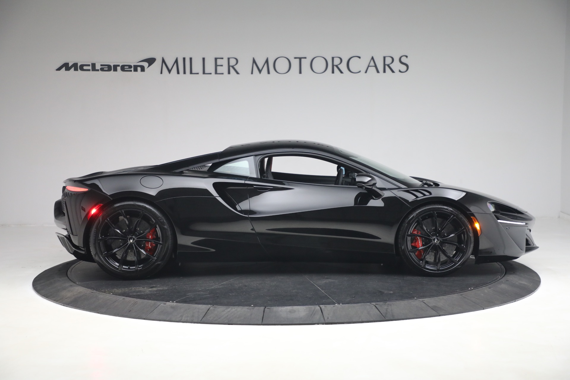 New-2023-McLaren-Artura-TechLux