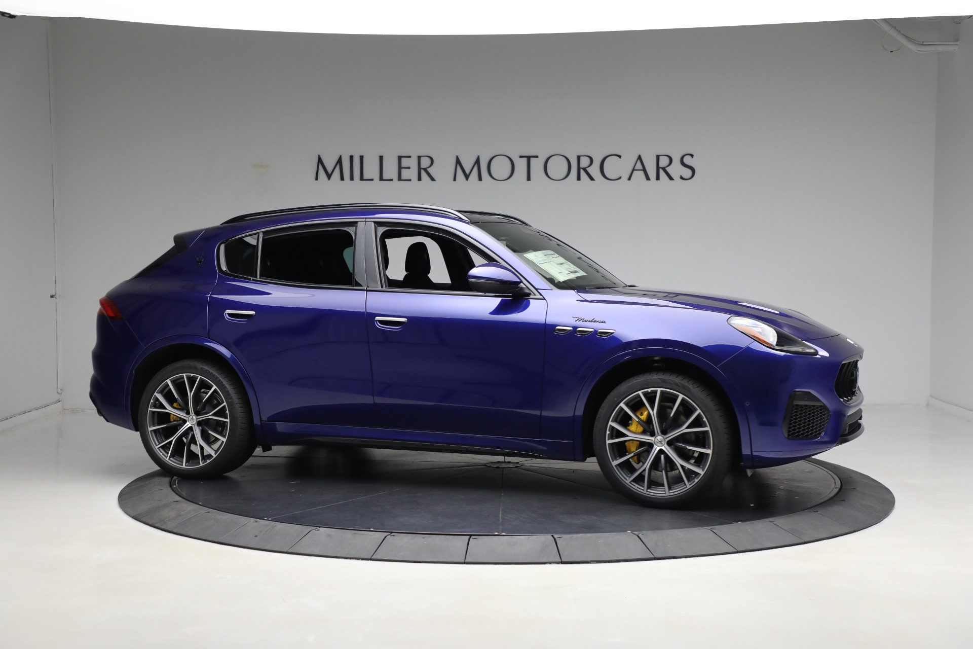 New-2023-Maserati-Grecale-Modena