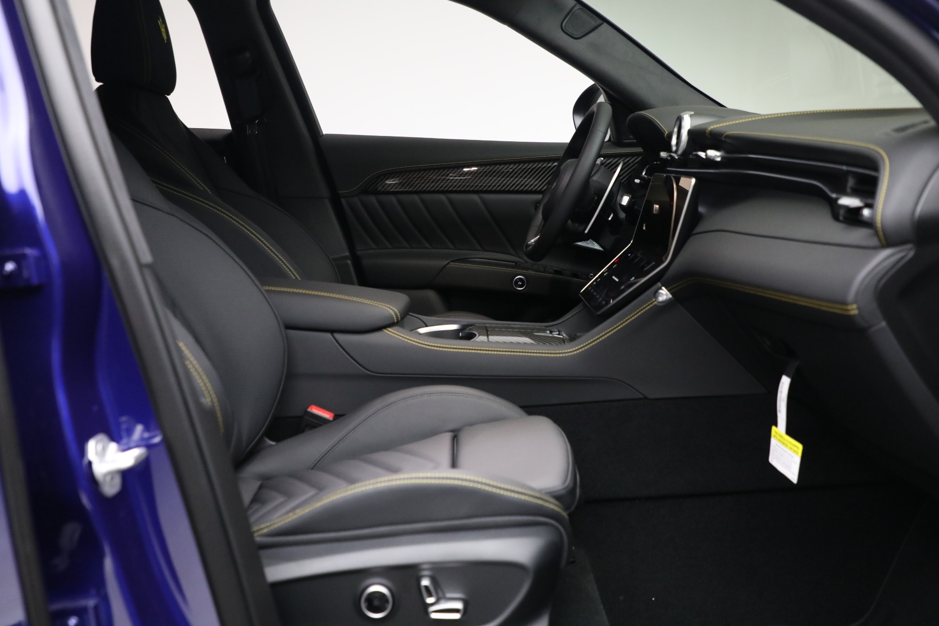 New-2023-Maserati-Grecale-Modena