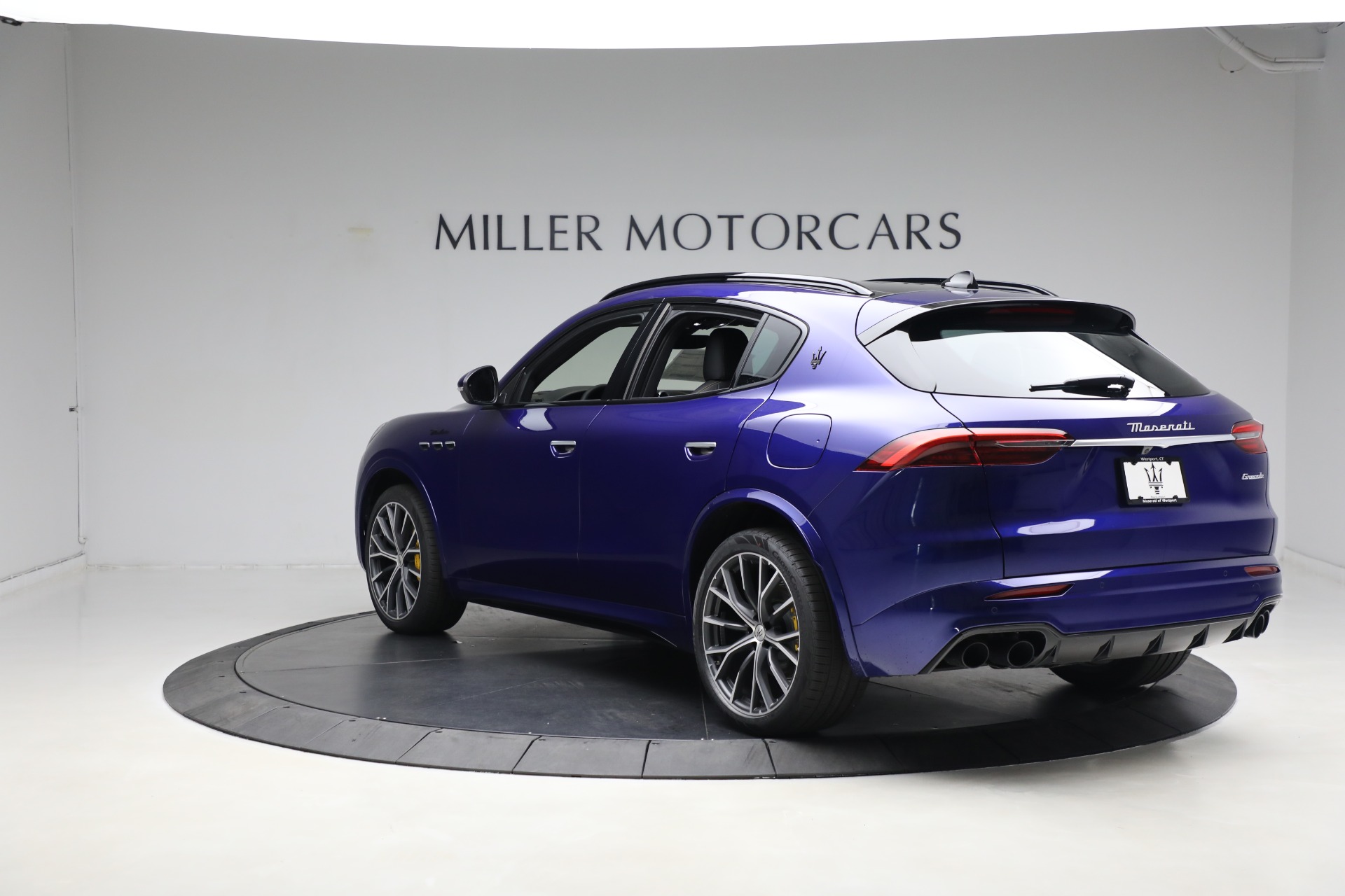 New-2023-Maserati-Grecale-Modena