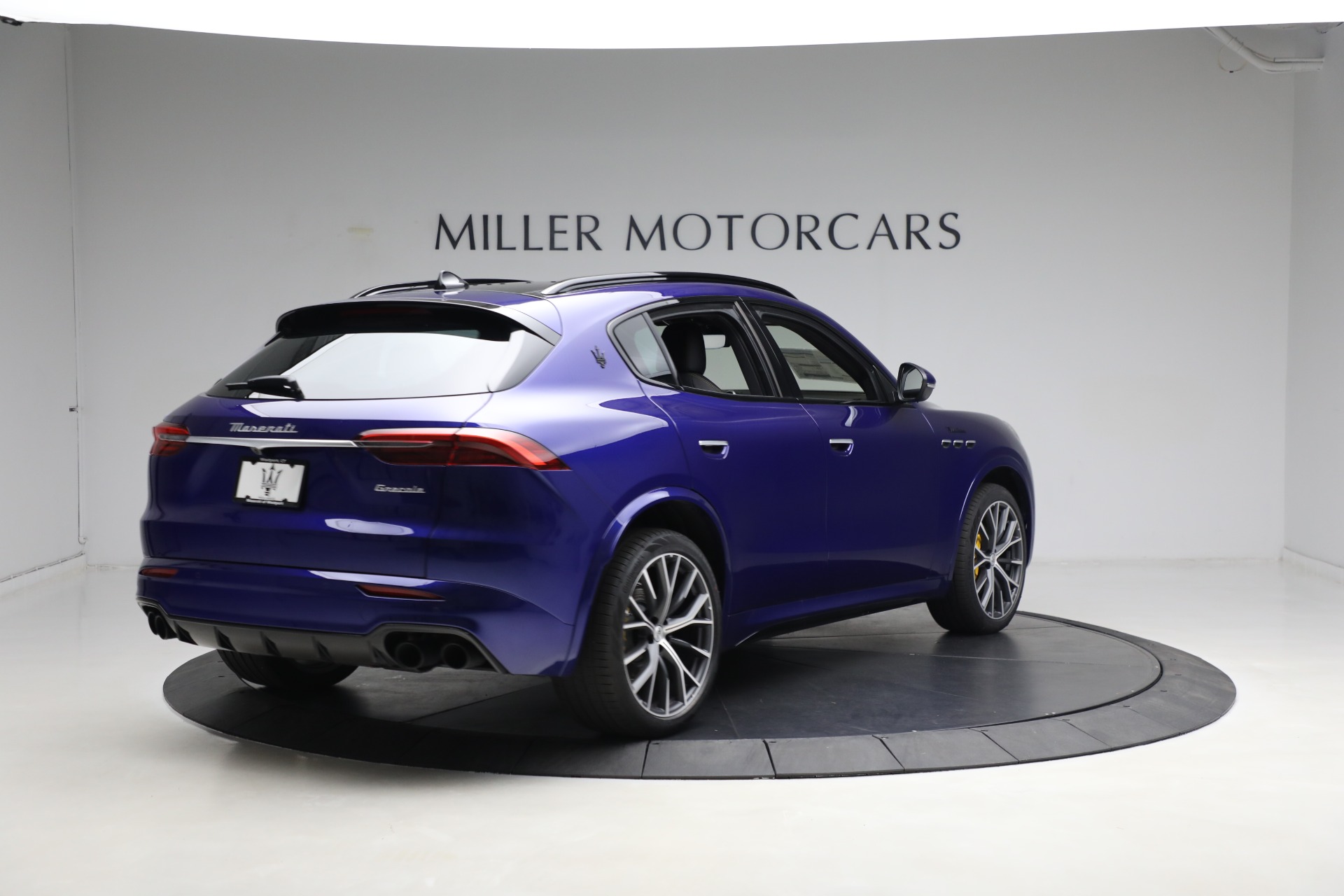 New-2023-Maserati-Grecale-Modena