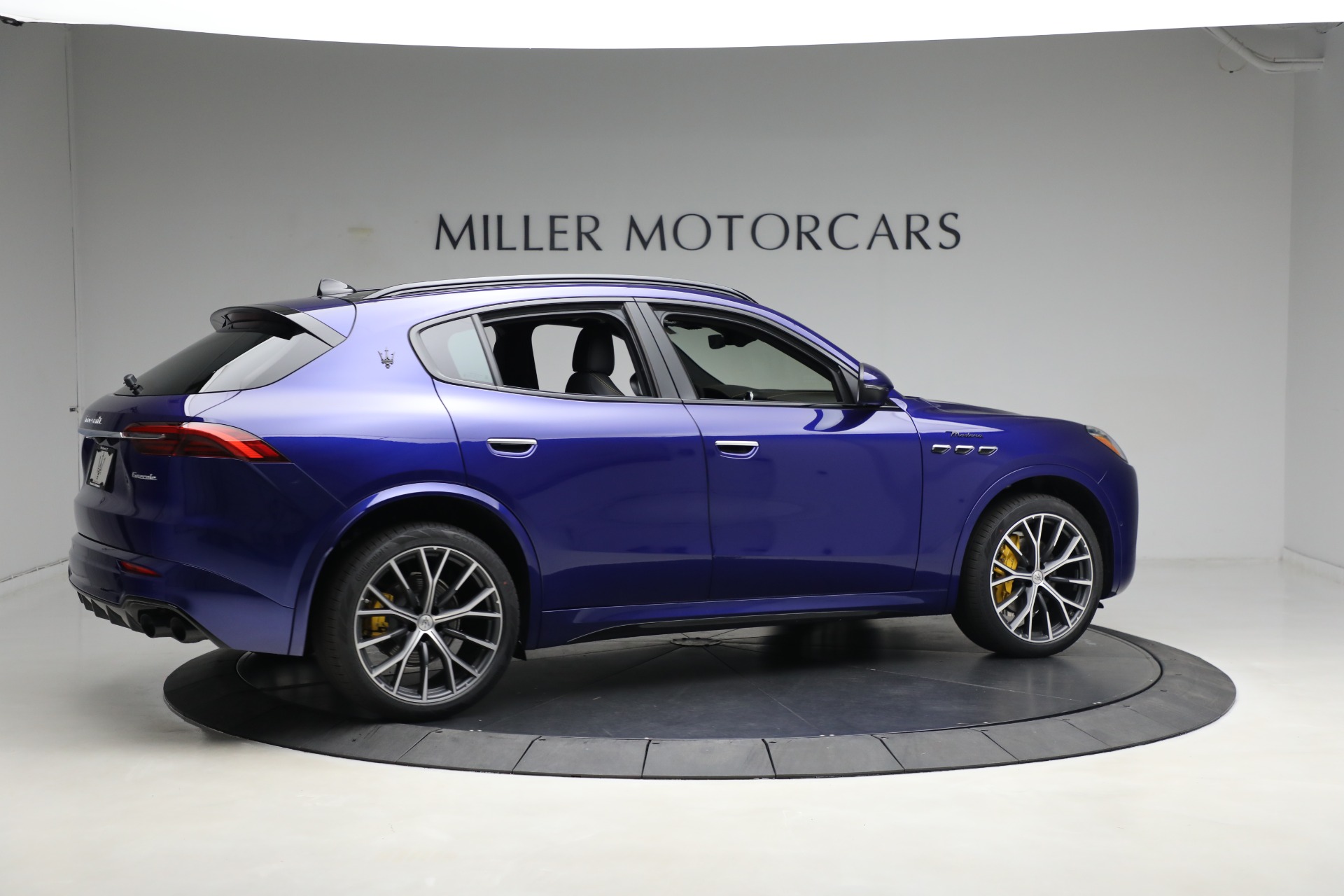 New-2023-Maserati-Grecale-Modena