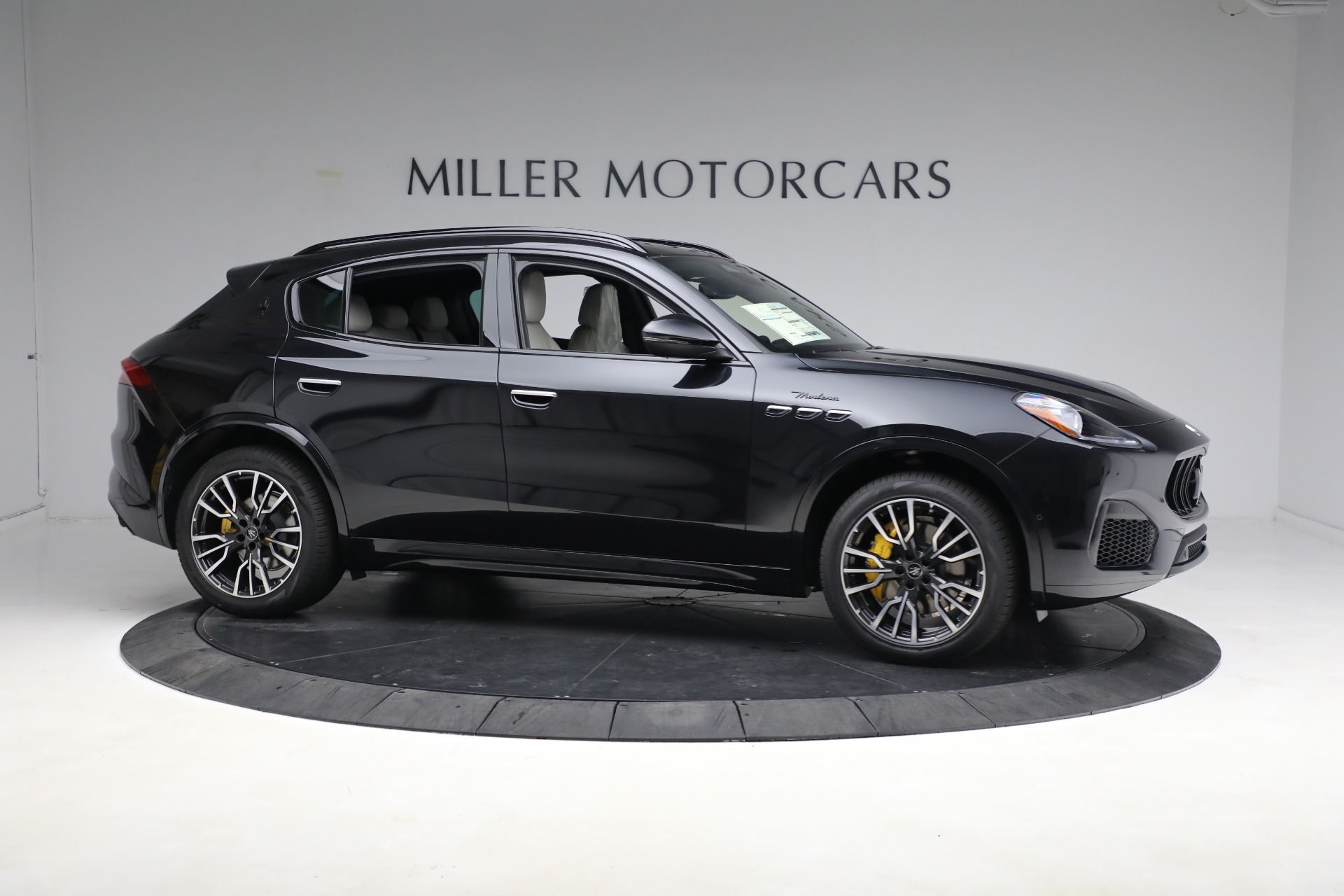 New-2023-Maserati-Grecale-Modena