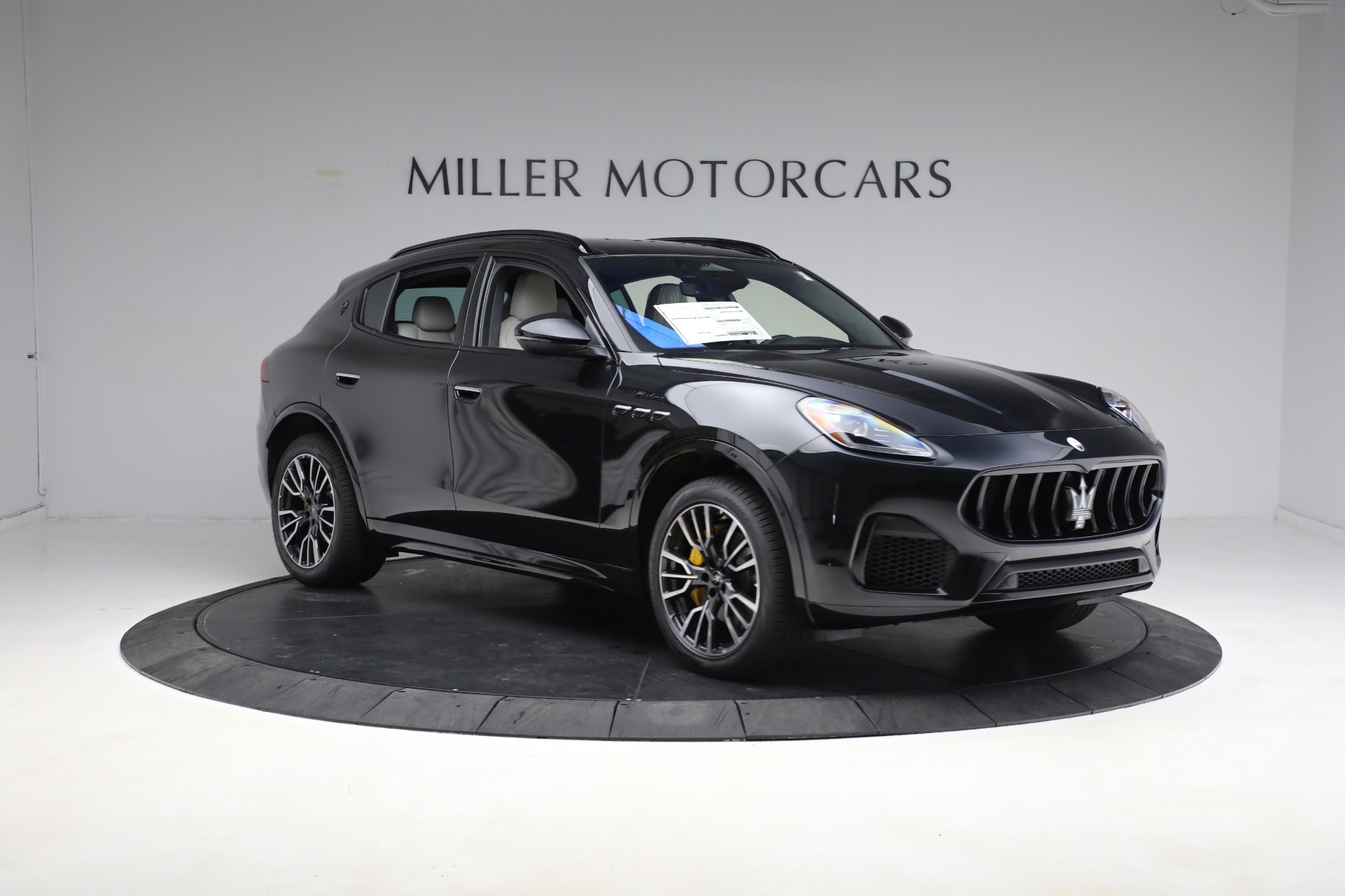 New-2023-Maserati-Grecale-Modena