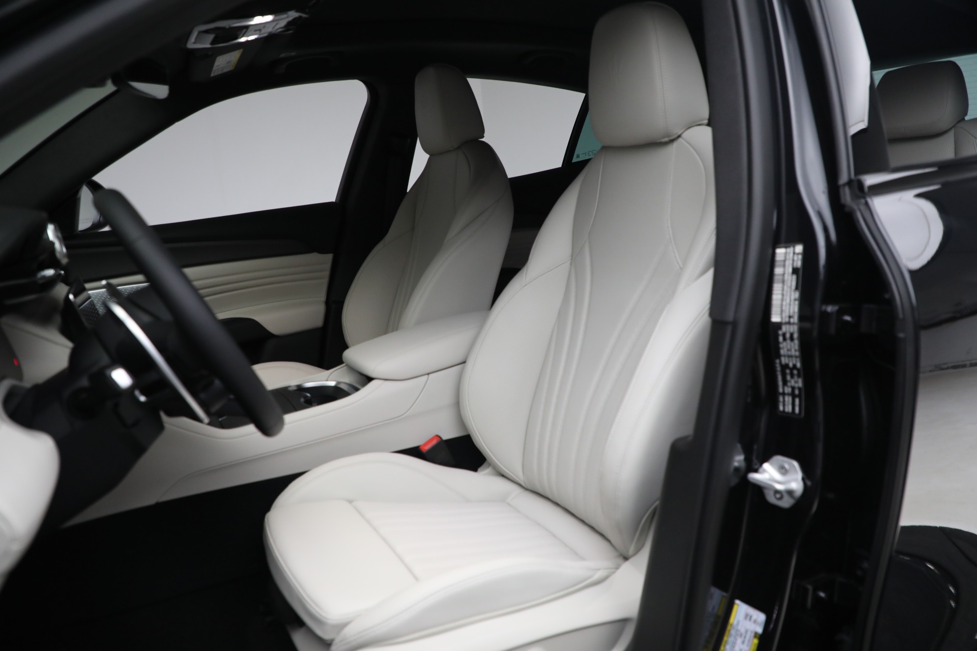 New-2023-Maserati-Grecale-Modena