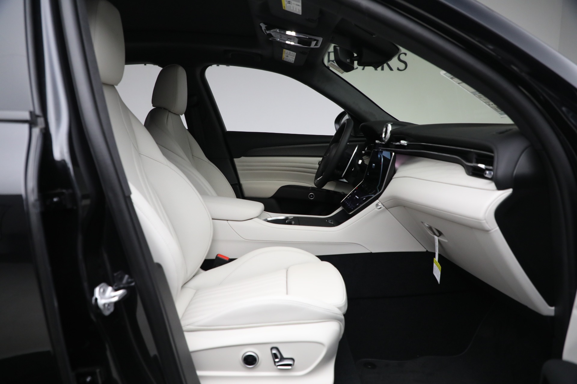 New-2023-Maserati-Grecale-Modena