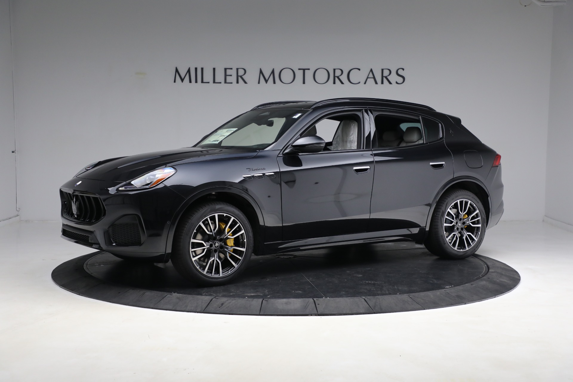 New-2023-Maserati-Grecale-Modena