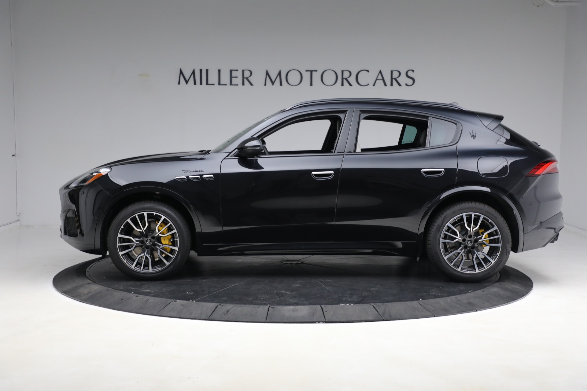 New-2023-Maserati-Grecale-Modena