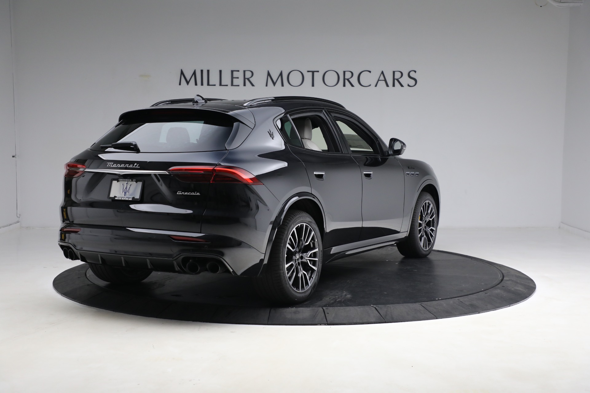 New-2023-Maserati-Grecale-Modena