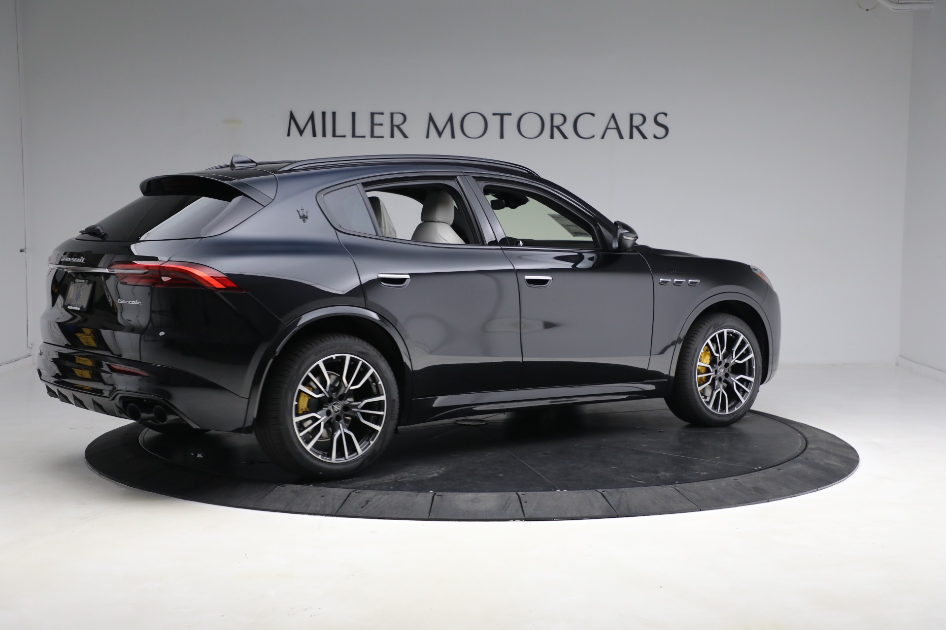 New-2023-Maserati-Grecale-Modena