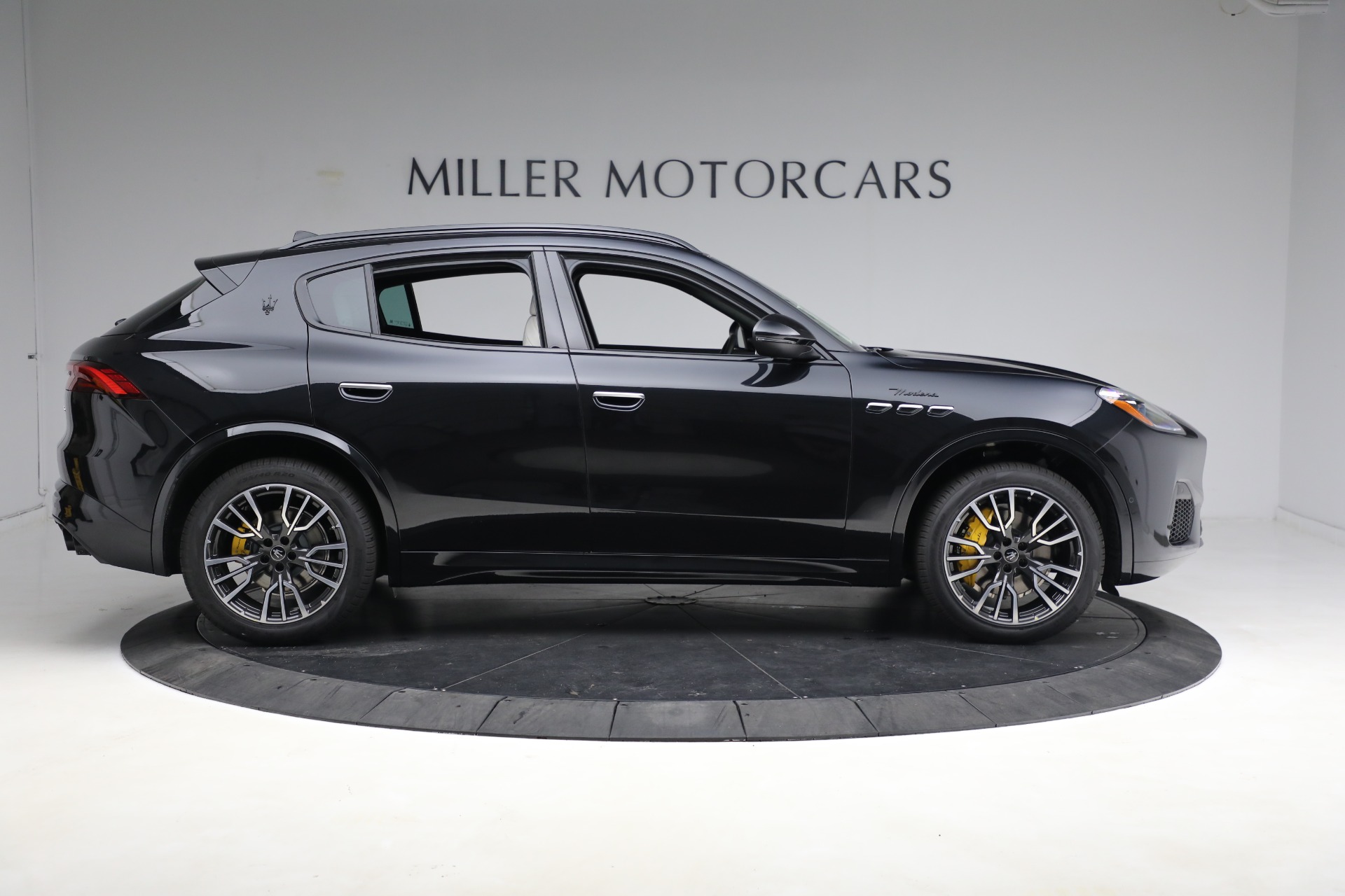 New-2023-Maserati-Grecale-Modena