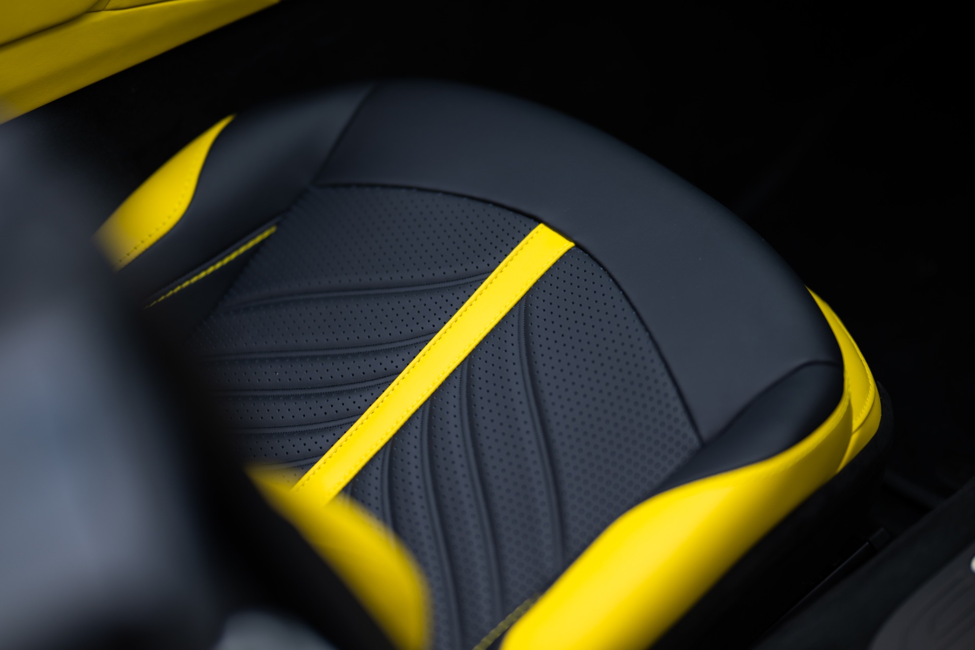 Used-2023-Aston-Martin-Vantage-V12